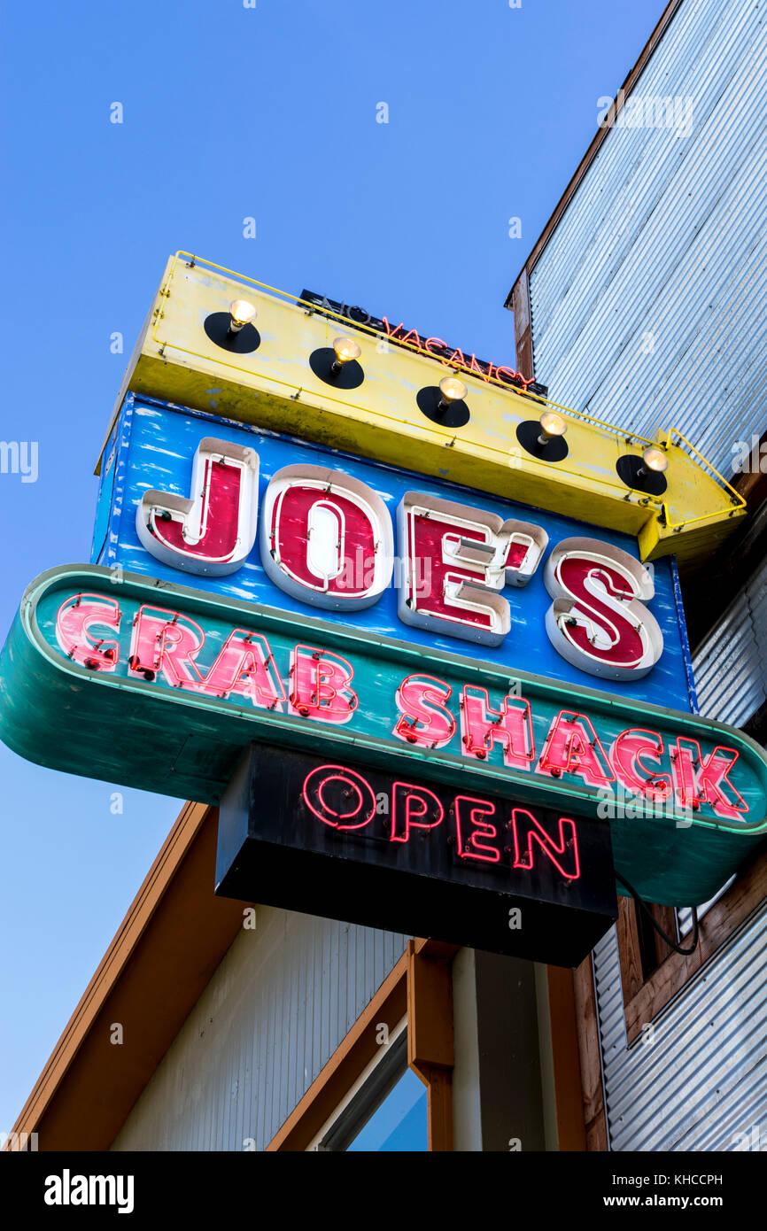 Renommierte Fisch Restaurant Schild am Fishermans Wharf San Francisco Kalifornien USA Joe's Crab Shack bunte"-Schild bunte gelben Pfeil Leuchten blinken Stockfoto