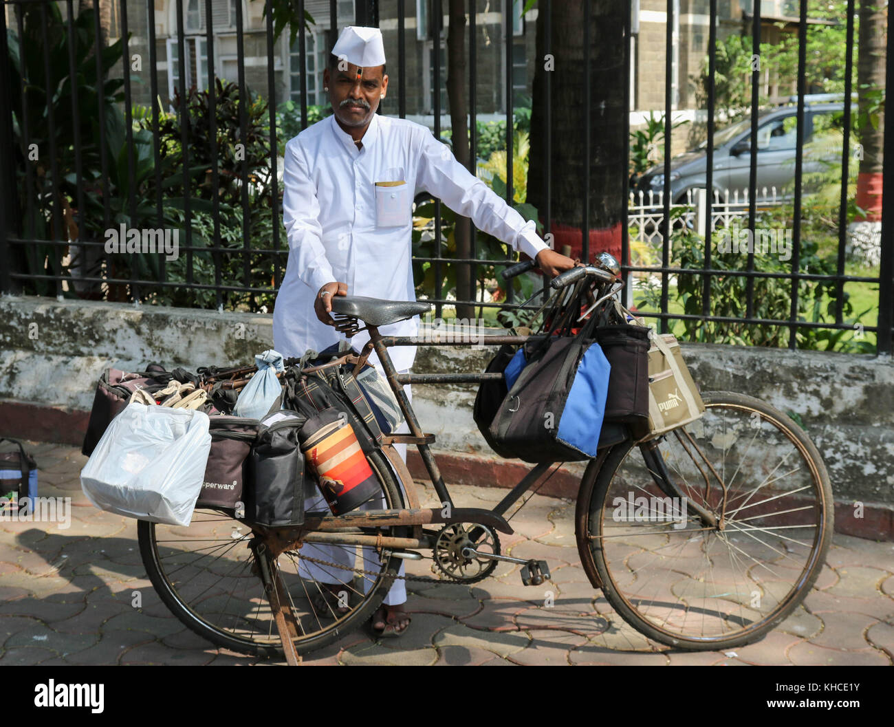 Eine dabbawala - Lunch Box carrier-in Mumbai, Indien Stockfoto