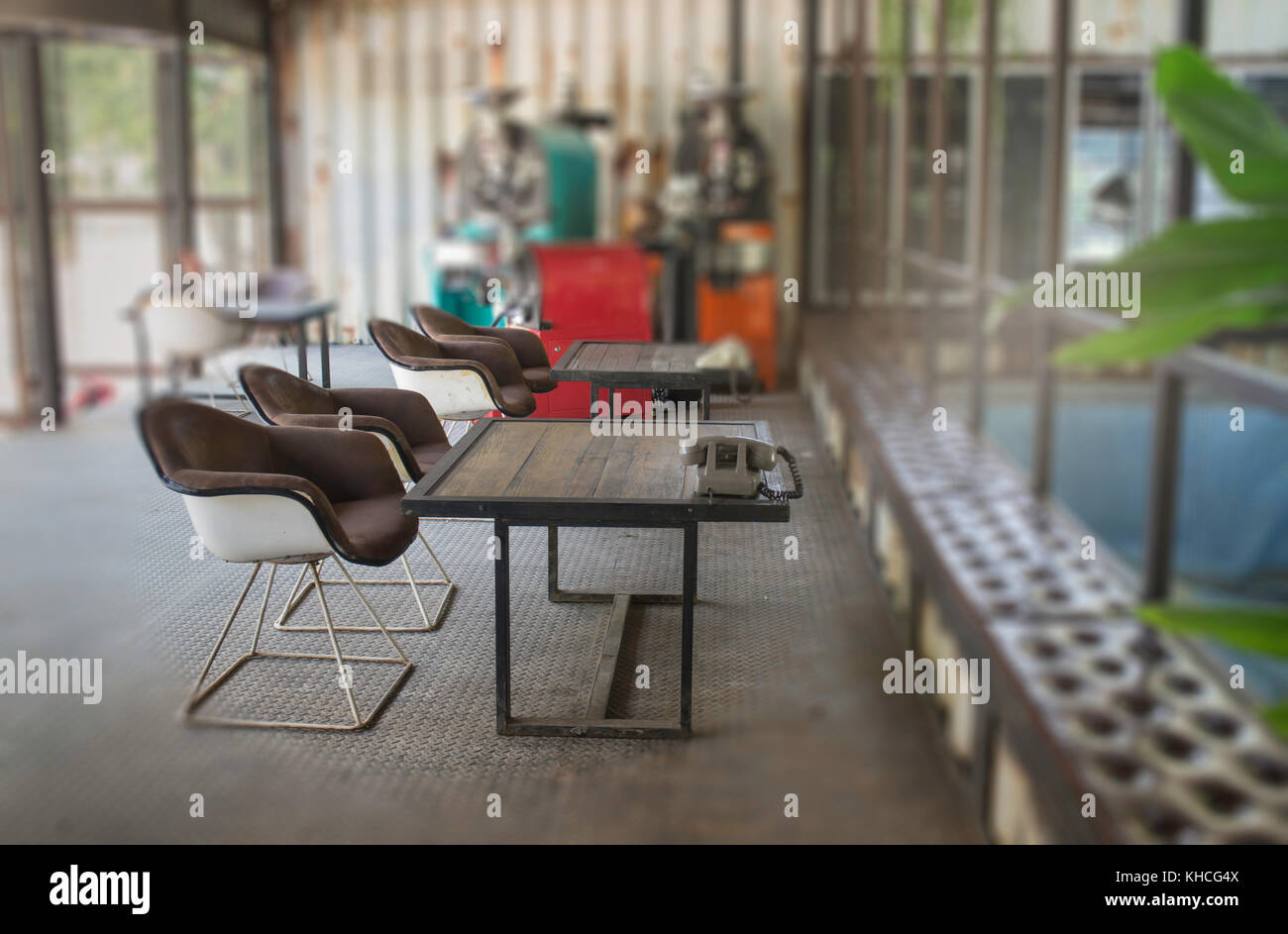 Alte Sessel und Tisch Innenraum, Foto Stockfoto