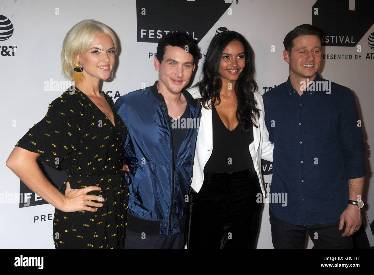 NEW YORK, NY - 23. SEPTEMBER: Erin Richards, Robin Lord Taylor, Jessica Lucas und Ben McKenzie besuchen „Gotham“ Sneak Peek während des Tribeca TV Festivals am 23. September 2017 im Cinepolis Chelsea in New York City Leute: Erin Richards, Robin Lord Taylor, Jessica Lucas und Ben McKenzie Transmission Ref: MNC1 Stockfoto