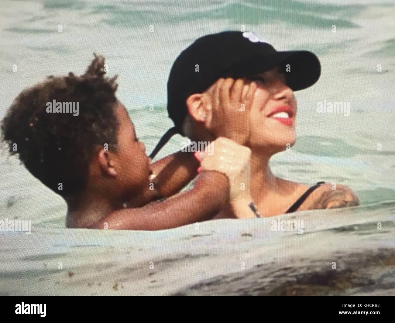 MIAMI BEACH - AUGUST 18: Amber Rose am Strand am 18. August 2017 in Miami, Florida Menschen: Amber Rose Transmission Ref: FLXX Stockfoto