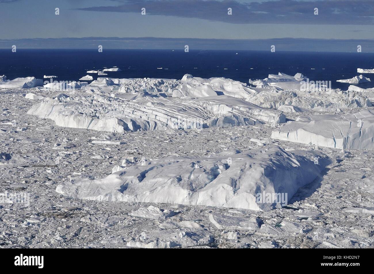 Eisberge über zu kalben in die diskobucht von Ilulissat Gletscher Stockfoto