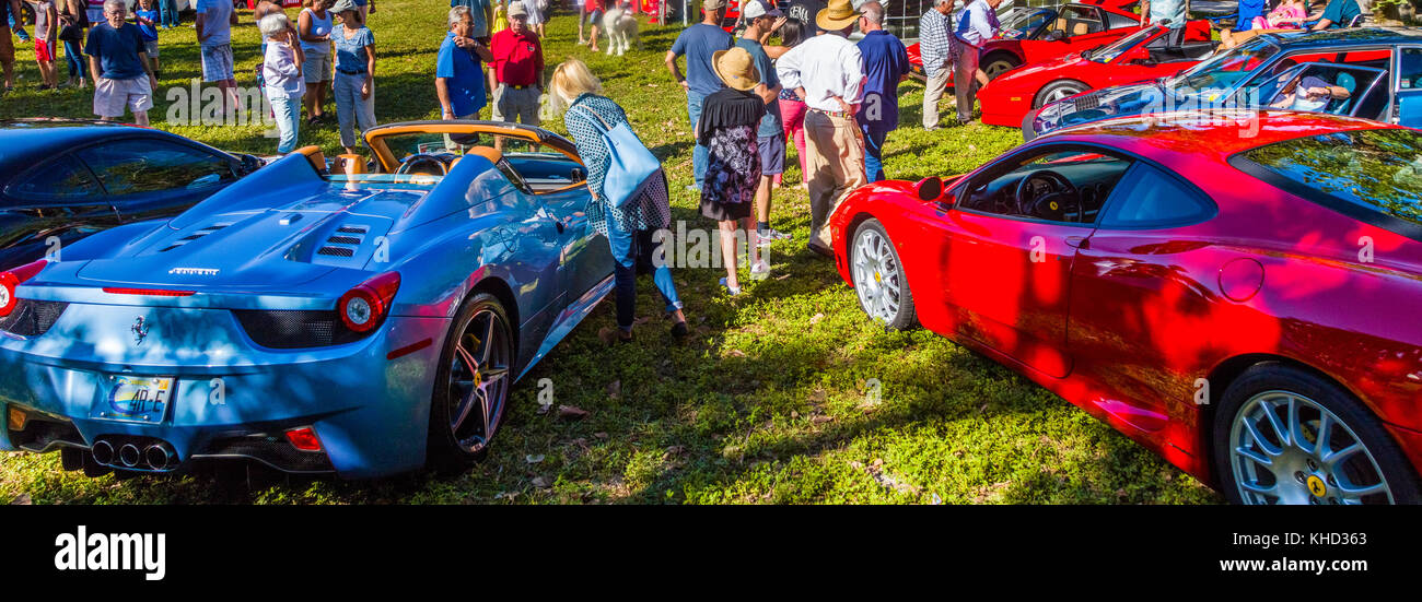 Der ferrari Owners Club - Florida Region Auto Show im Kreis Park von St. Armands Circle Sarasota Florida Stockfoto