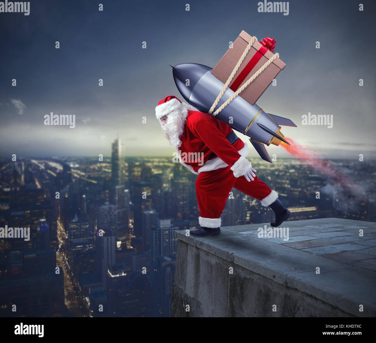 Schnelle Lieferung von Weihnachten Geschenke. santa claus bereit, mit einer Rakete zu fliegen Stockfoto Schnelle Lieferung von Weihnachten Geschenke. santa claus bereit, mit einer Rakete zu fliegen Stockfoto