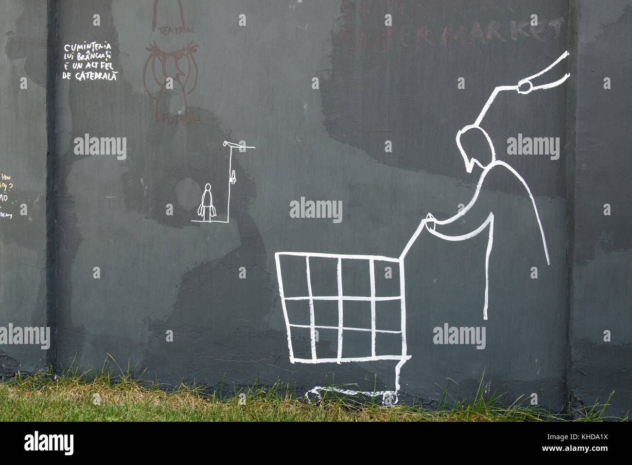 Verbraucher Manipulation - Schwarz Outdoor Wand in Sibiu, Rumänien. Stockfoto