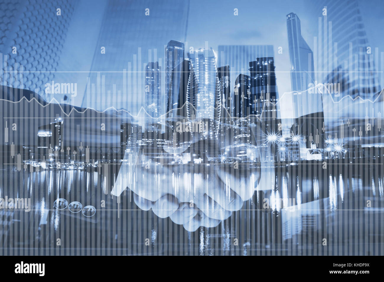 Zinsen Konzept, finanziellen Diagramme und Grafiken über Investitionen auf Business Double Exposure Hintergrund Stockfoto
