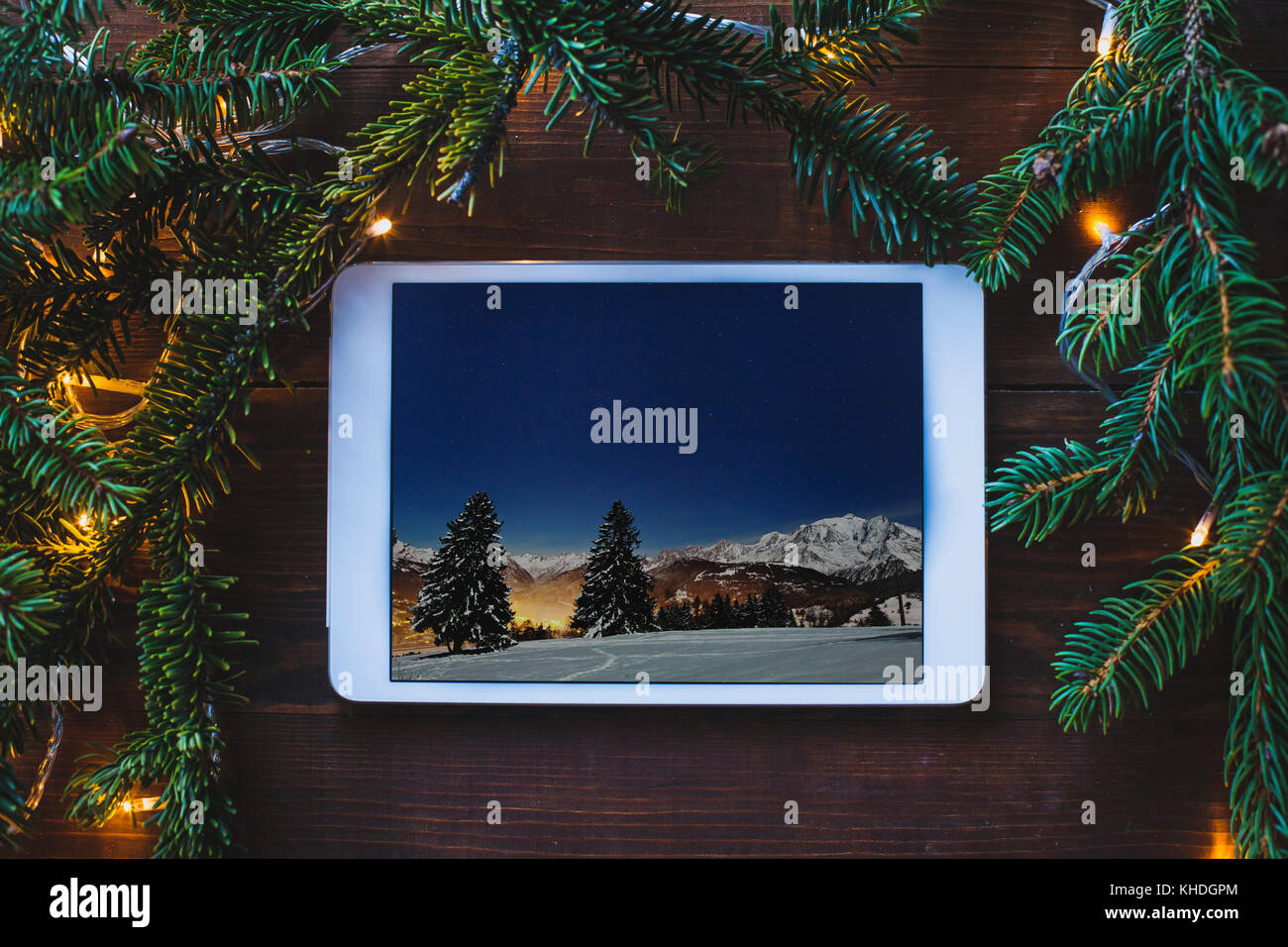 Digitale Tablet Computer auf Weihnachten Hintergrund mit Platz für Text Stockfoto