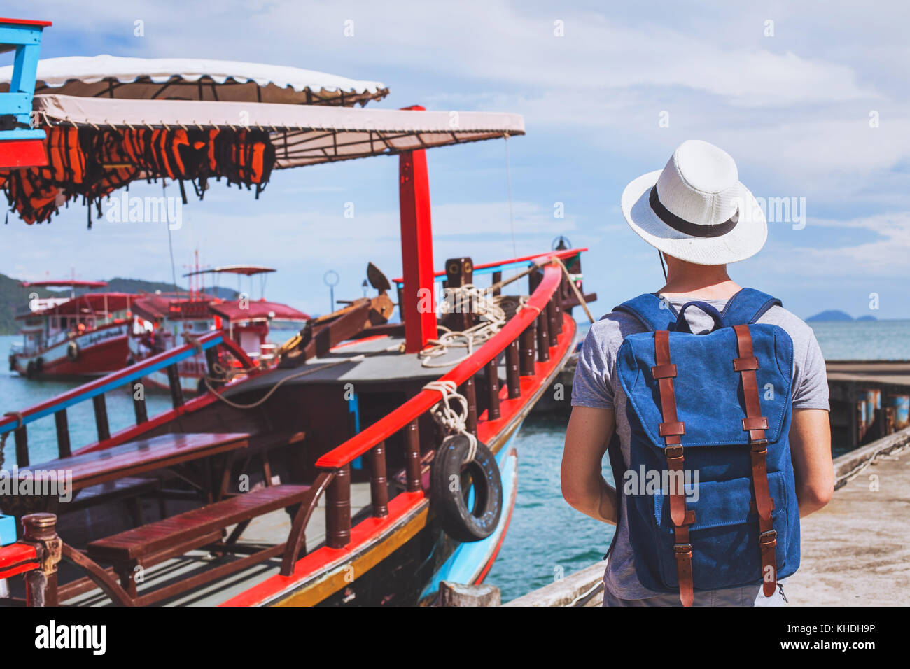 Bootstour, touristische Reisender Backpacker gehen auf Meer Kreuzfahrt Reisen Stockfoto