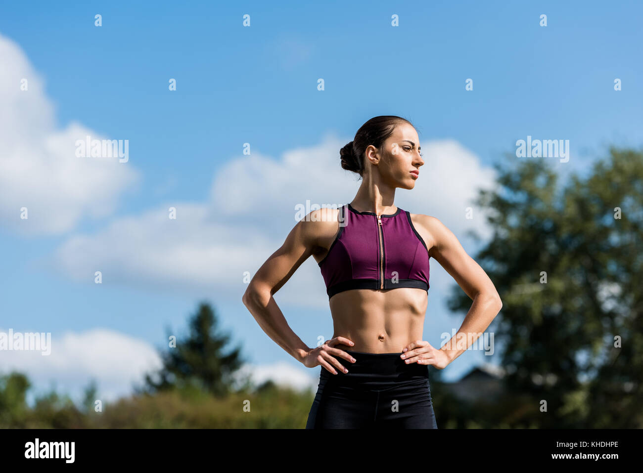 Sportliche Frau im Freien Stockfoto