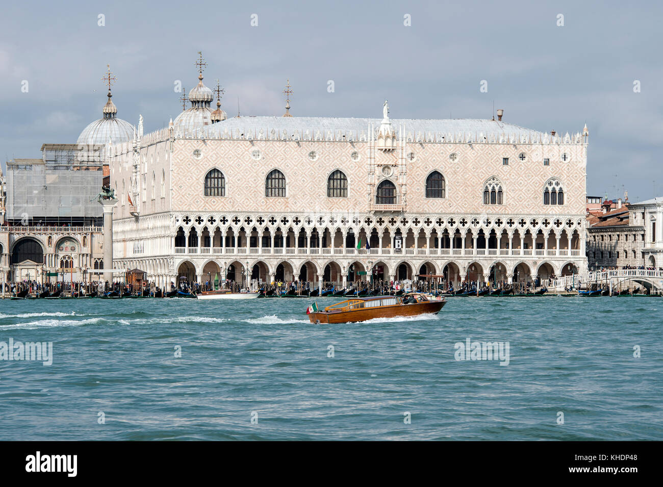 Italien, Veneto, Venedig, Palazzo Ducale von der Insel Giudecca Stockfoto