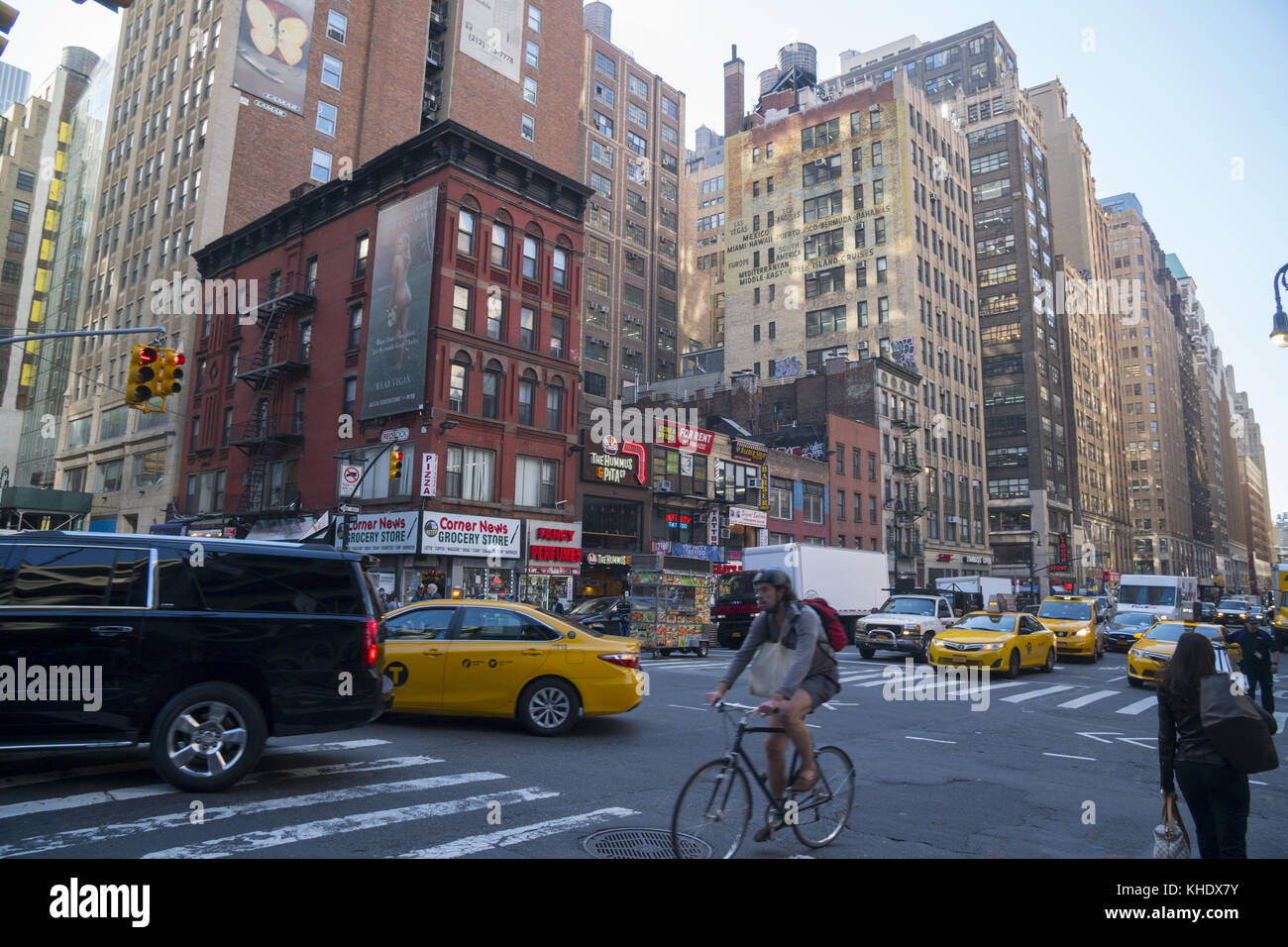 Verkehr auf der 8th Avenue in Midtown Manhattan. Stockfoto