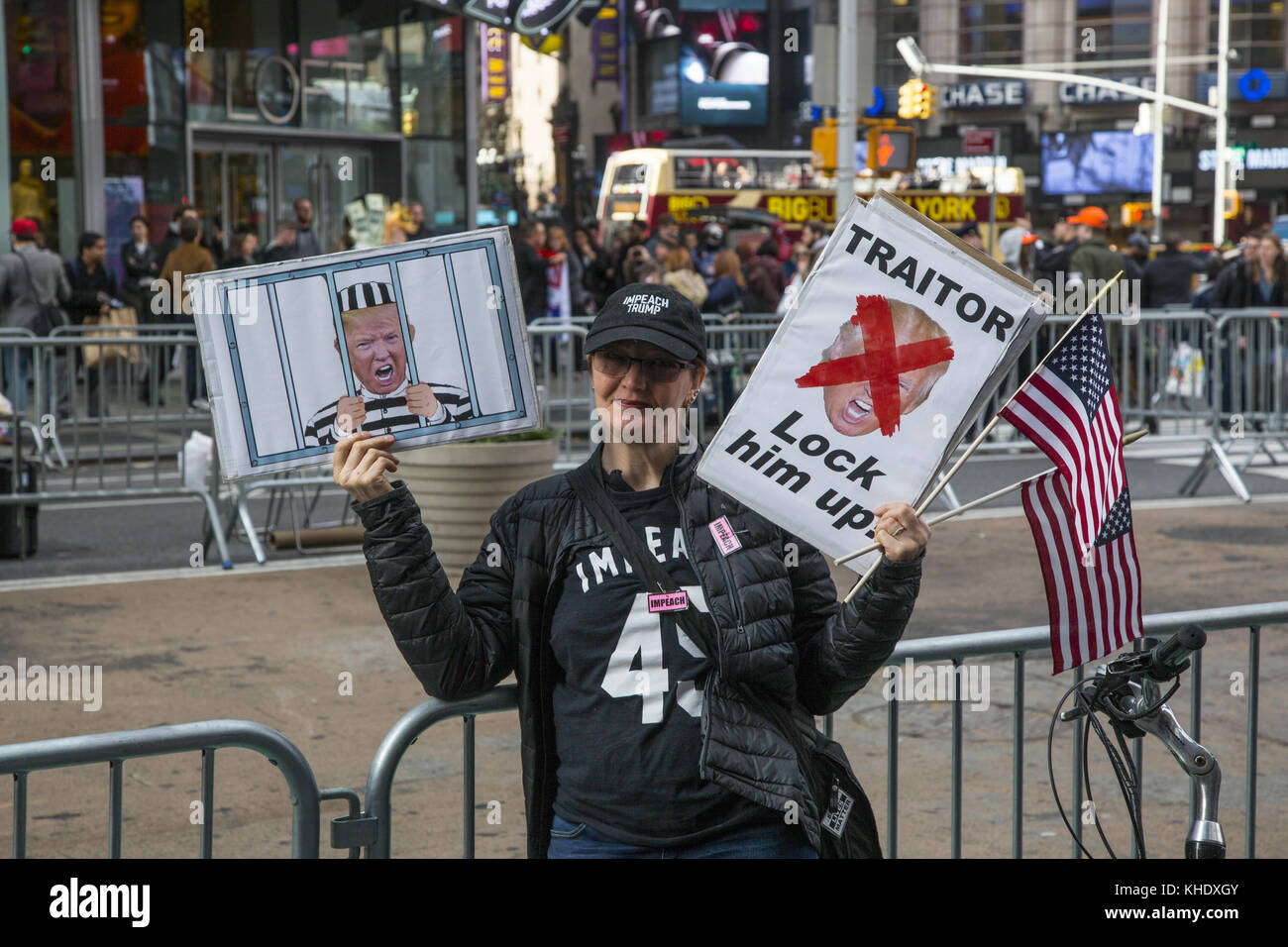 Trump Anzuklagen/Pence Rallye an der 42. Straße und Broadway im Herzen des Times Square, New York City. Stockfoto