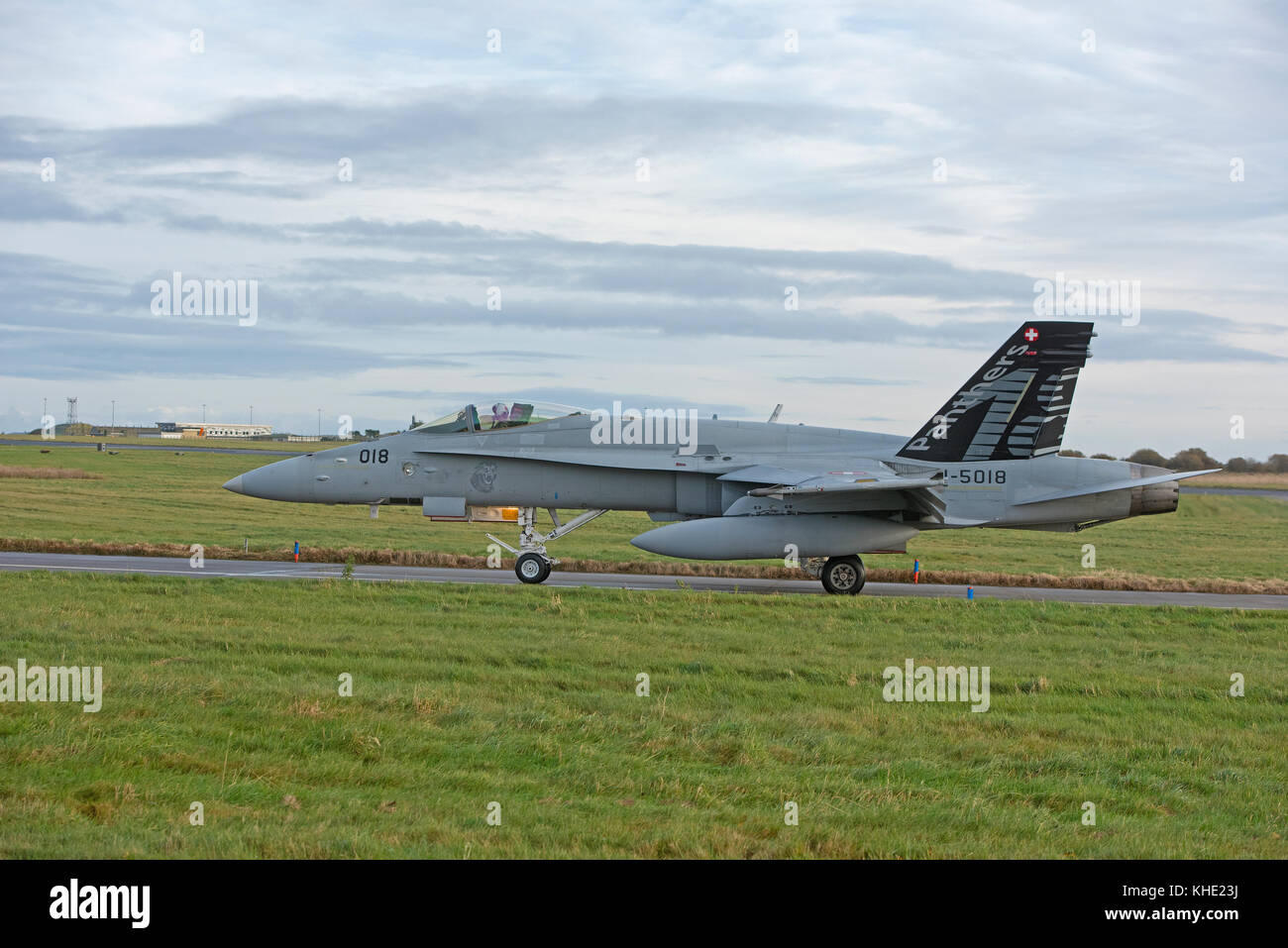 Swiss Air Force F/A 18 E Hornissen zu RAF Lossiemouth, Schottland für vier Wochen im November 2017 bereitgestellt. Stockfoto