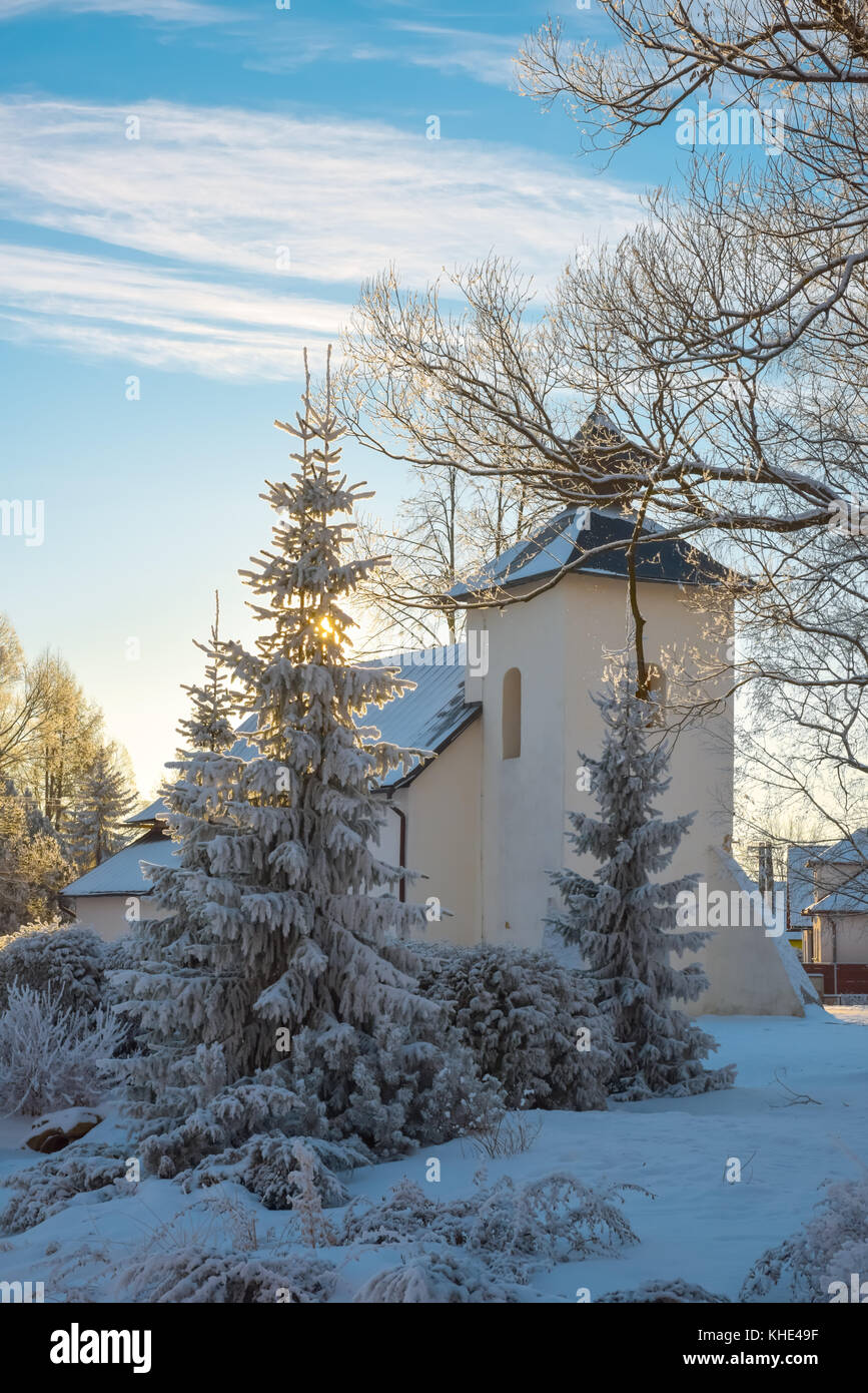 Winter in europäischen Dorf. Neues Jahr, Weihnachten Stockfoto