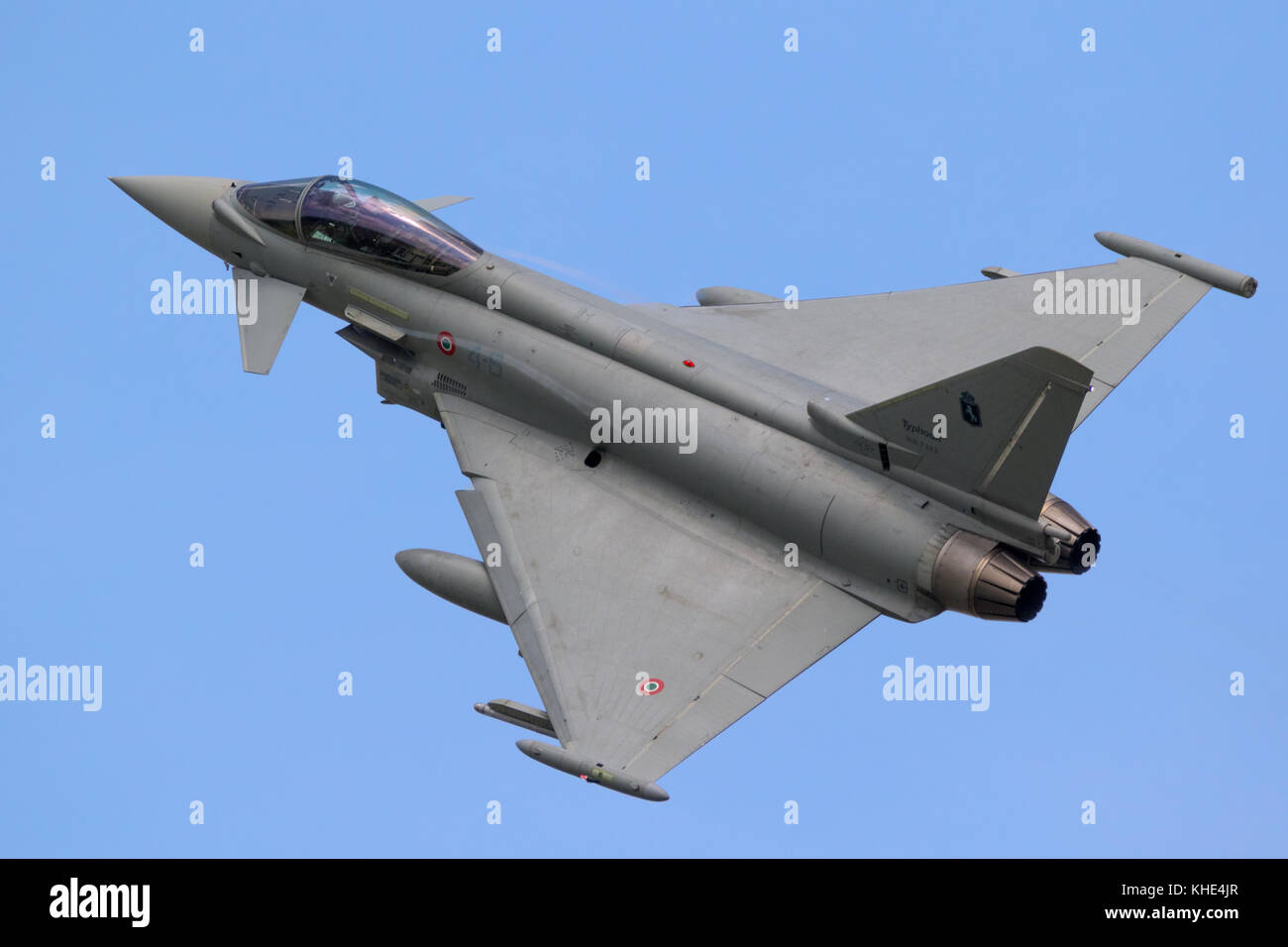 FLORENNES, Belgien - May 15, 2017: italienische Luftwaffe Eurofighter Typhoon Kampfjets Flugzeug im Flug. Stockfoto