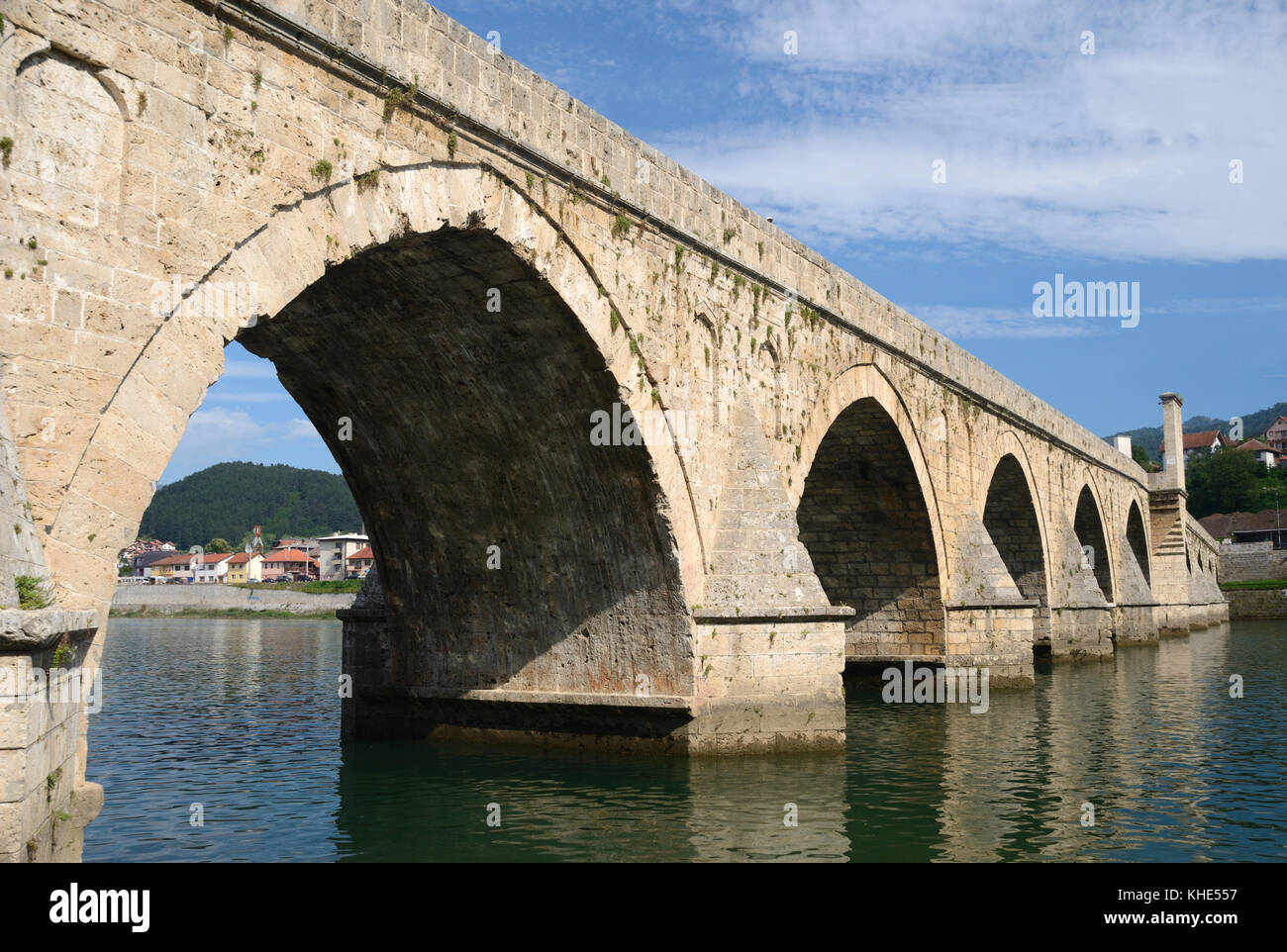 "Die mehmed sokolovic Pasha Brücke" (xvi Jahrhundert) historische Brücke über die Drina in Visegrad, Bosnien und Herzegowina Stockfoto