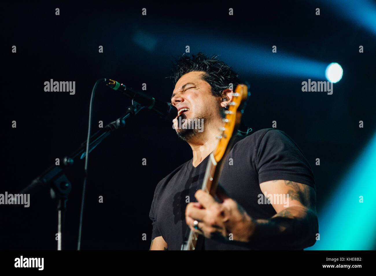 Die amerikanische Punkrock-Band NOFX spielt ein Live-Konzert im Amager Bio in Kopenhagen. Hier ist Gitarrist Aaron 'El Jefe' Abeyta live auf der Bühne zu sehen. Dänemark, 15/06 2016. Stockfoto