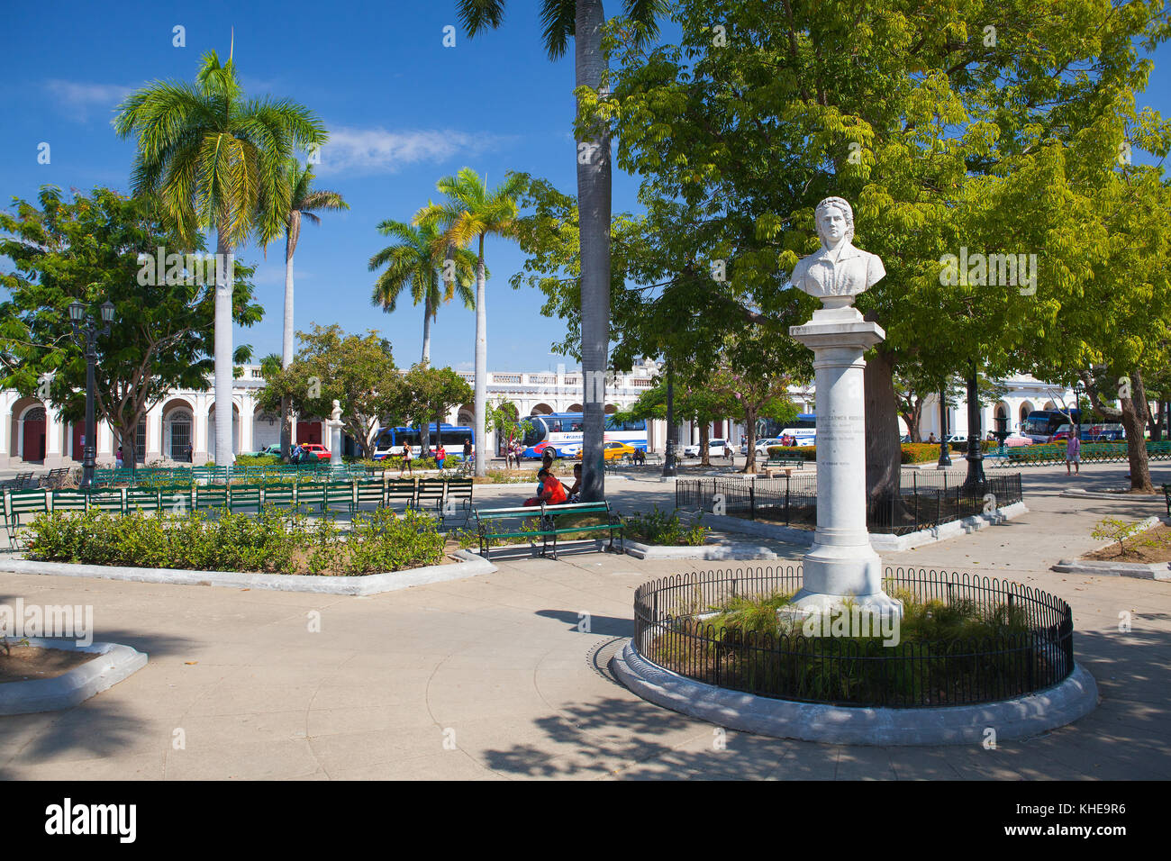 Cienfuegos, Kuba - 28. Januar 2017: Jose Marti Park in Cienfuegos (UNESCO-Weltkulturerbe), Kuba. Cienfuegos, die Hauptstadt der Provinz Cienfuegos, ist ein Zitat Stockfoto