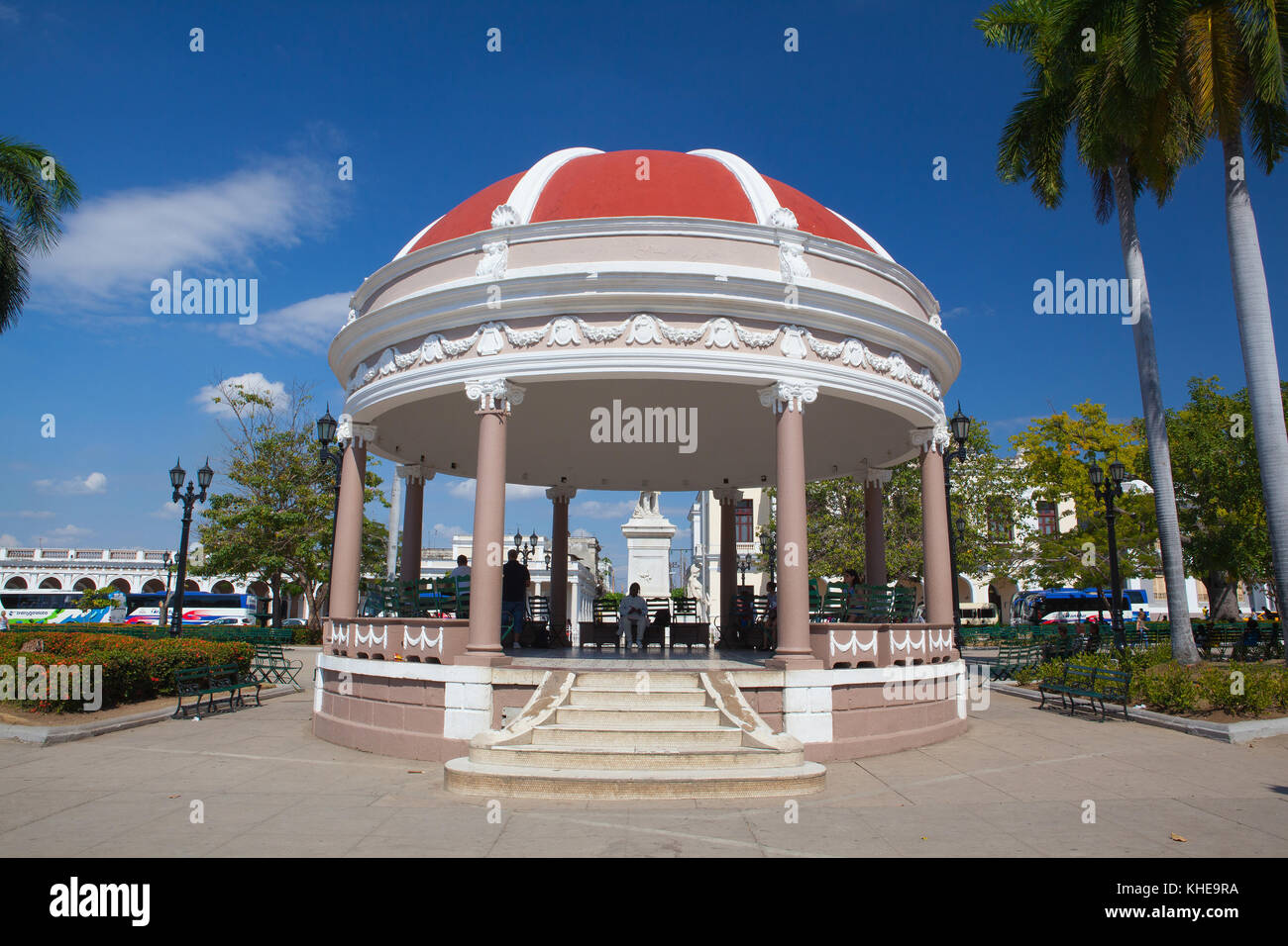Cienfuegos, Kuba - 28. Januar 2017: Jose Marti Park, die wichtigsten Platz von Cienfuegos (UNESCO Weltkulturerbe), Kuba. Cienfuegos, Hauptstadt von Cienfuegos Stockfoto