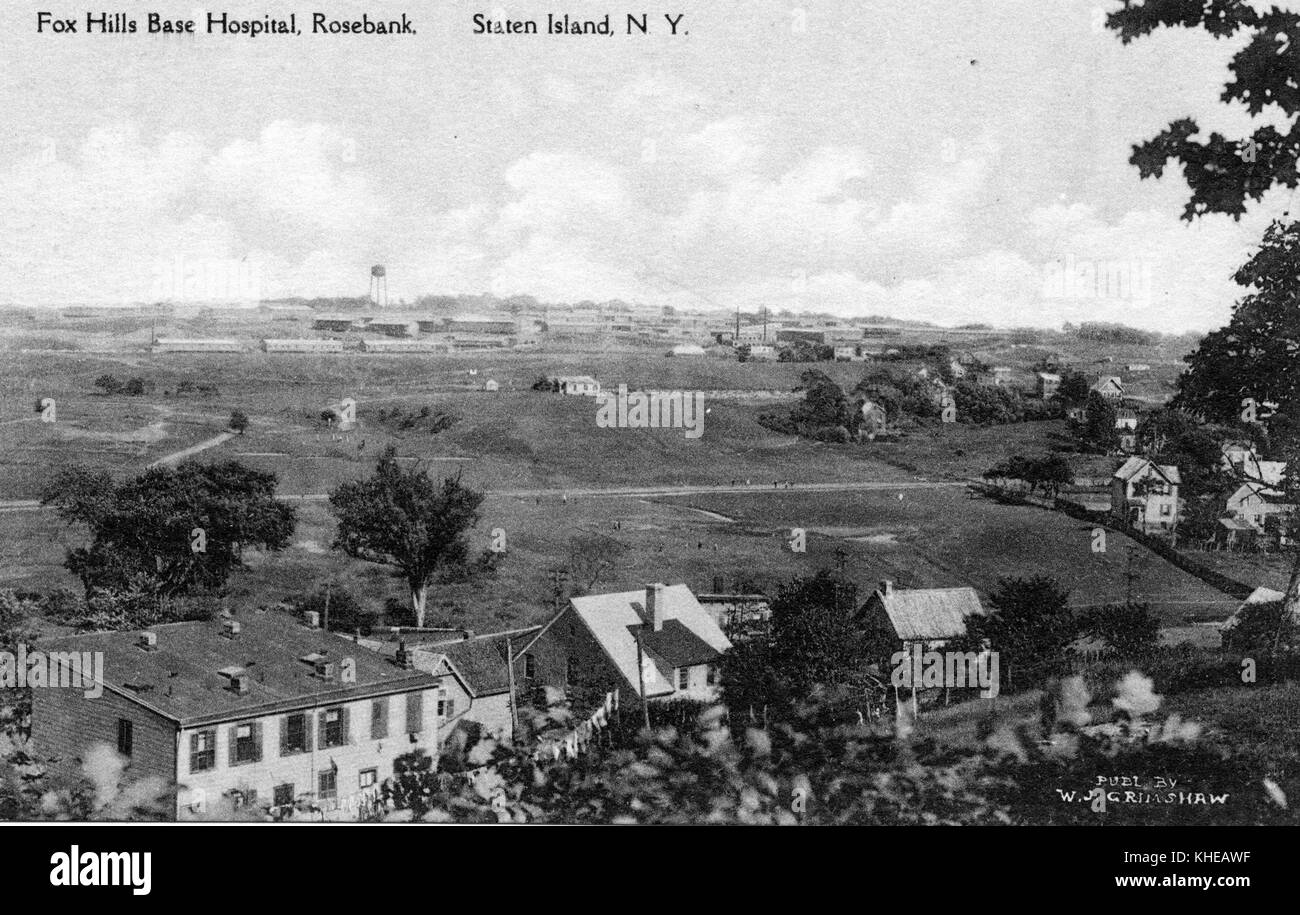 Postkarte mit Luftaufnahme mehrerer Gebäude und einem großen Feld, gekennzeichnet mit Fox Hills Base Hospital, Rosebank, Staten Island, New York, 1900. Aus der New York Public Library. Stockfoto