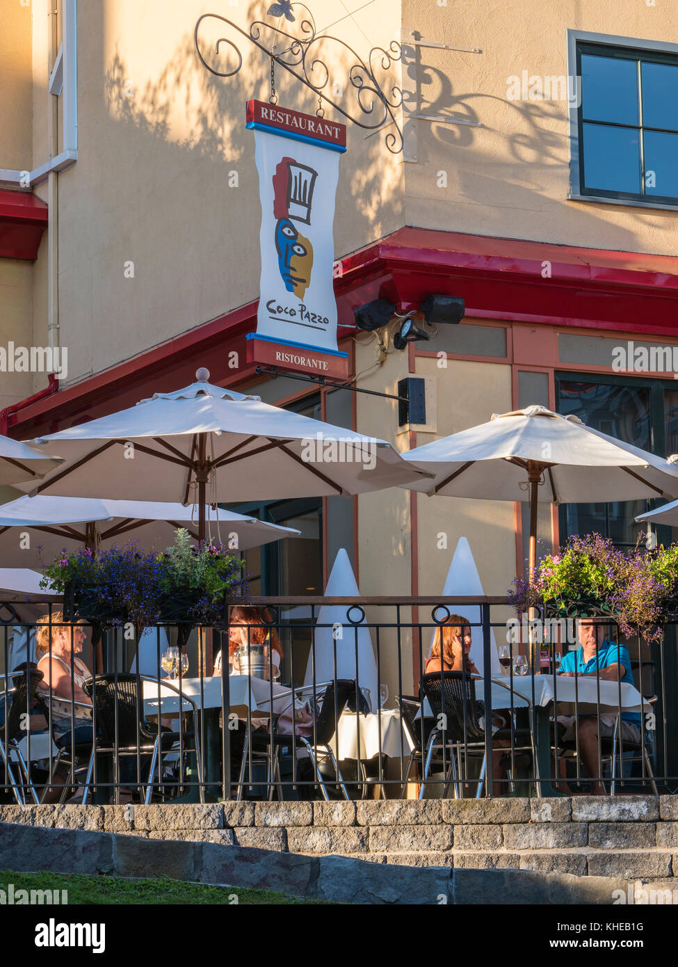 Coco Pazzo Ristorante Restaurant, Mont Tremblant Skigebiet base Village, Quebec, Kanada. Stockfoto