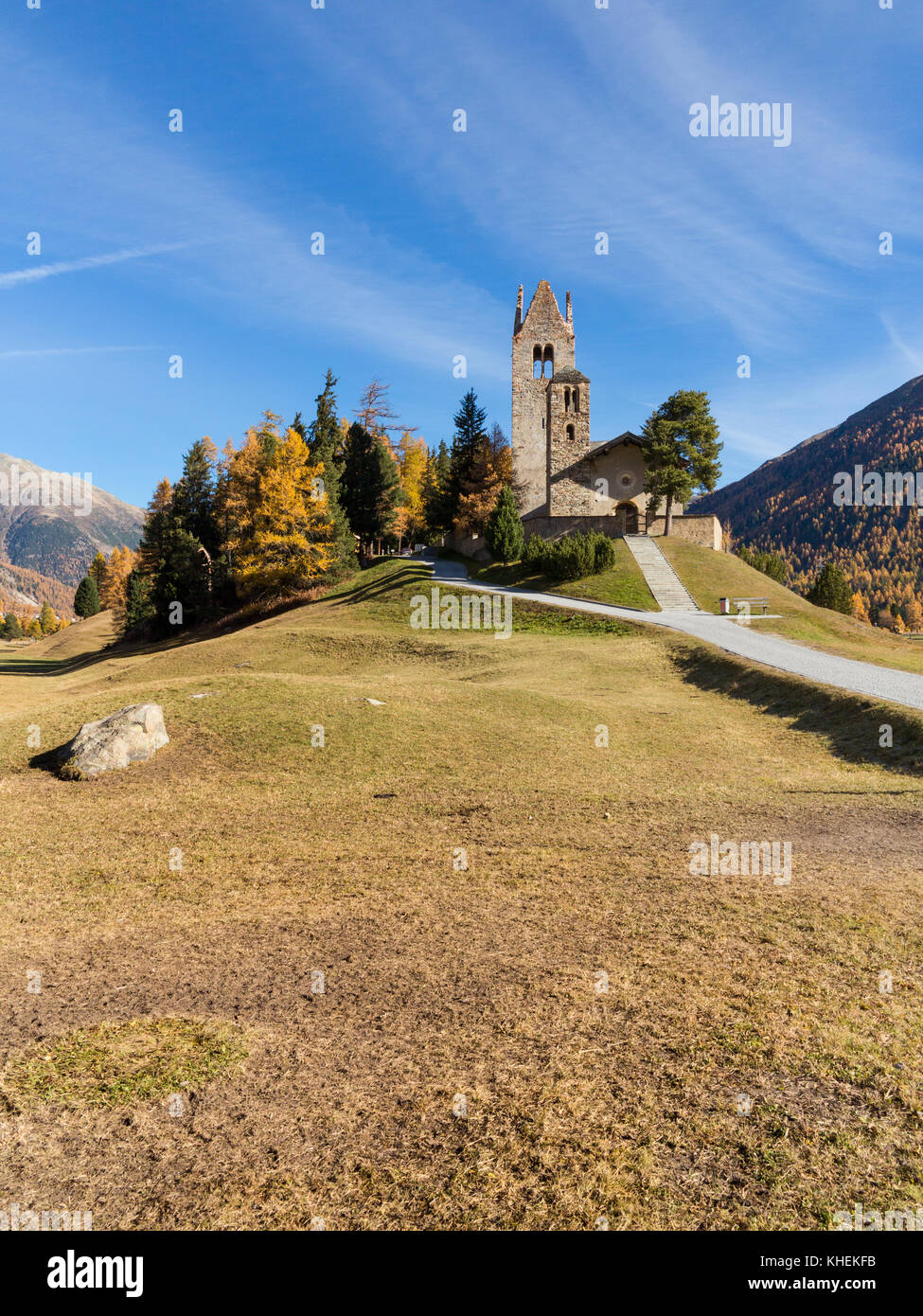 Kleine Kirche in Berg Stockfoto