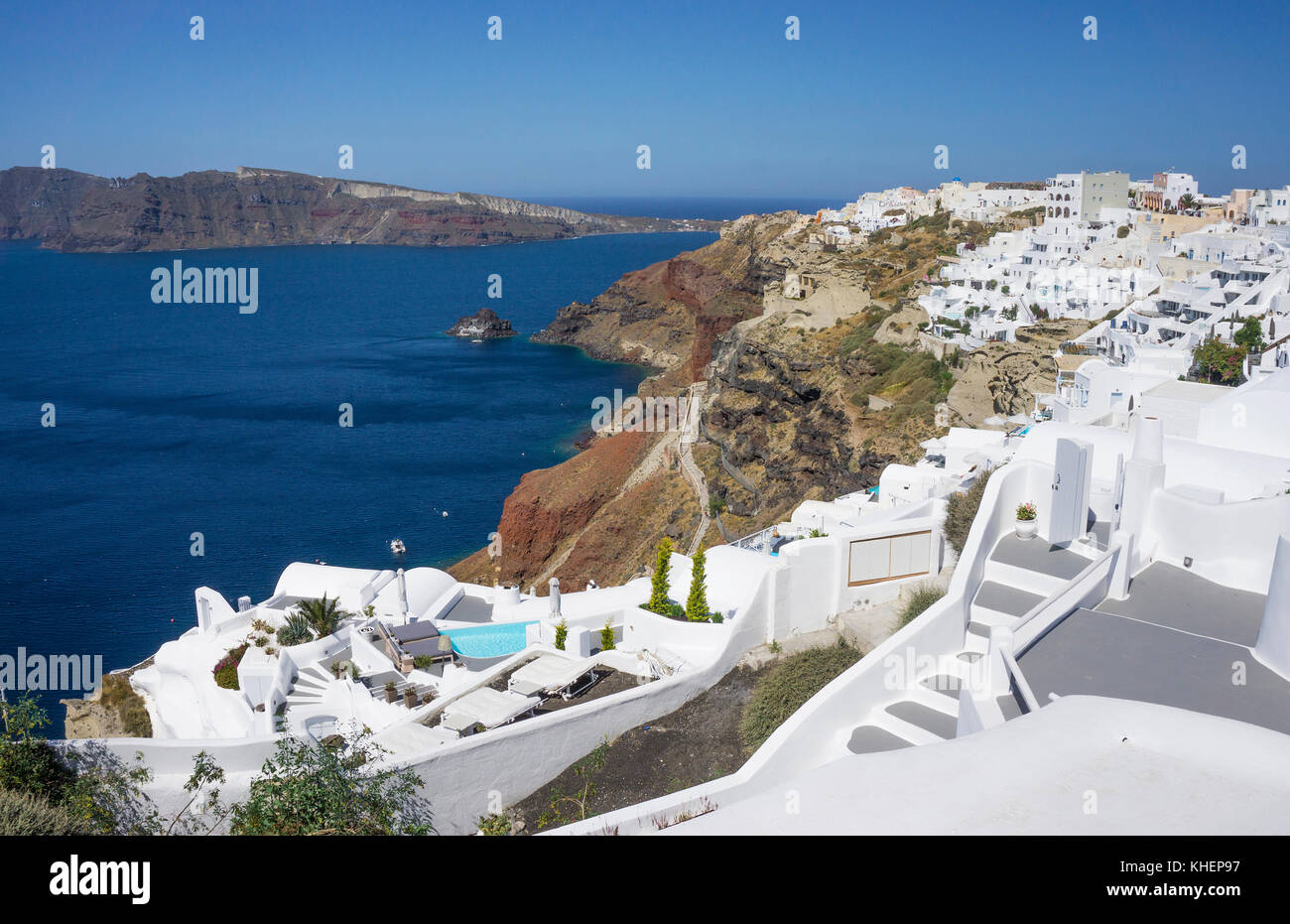 Luxus Hotels am Kraterrand des komplexen Oia, Santorin Insel, Kykladen, Ägäis, Griechenland Stockfoto