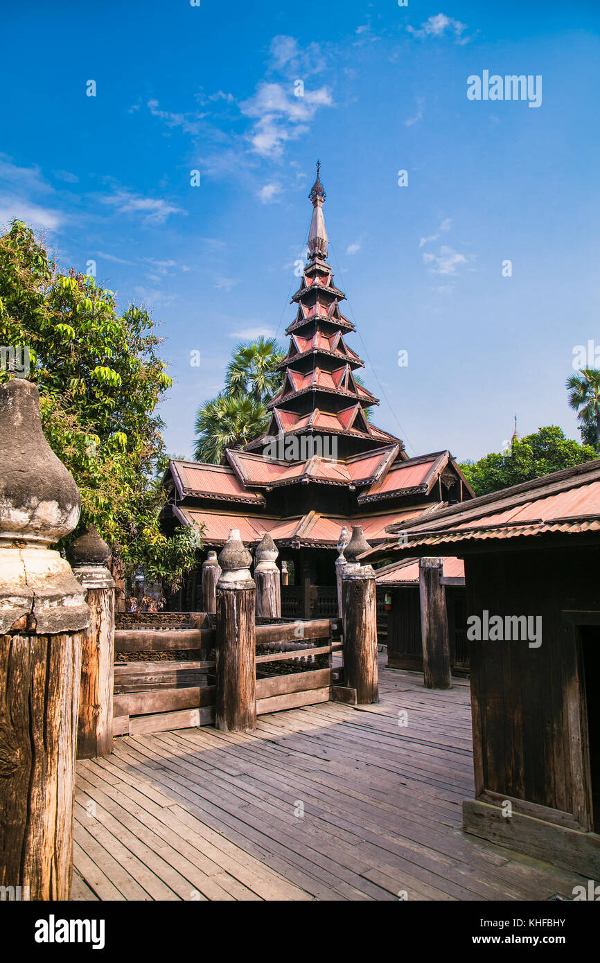 Shwenandaw kyaung Tempel oder Golden palace Kloster ist das einzige Gebäude, Reste der alten Mandalay Palace, die während des Zweiten Weltkrieges verbrannt Stockfoto