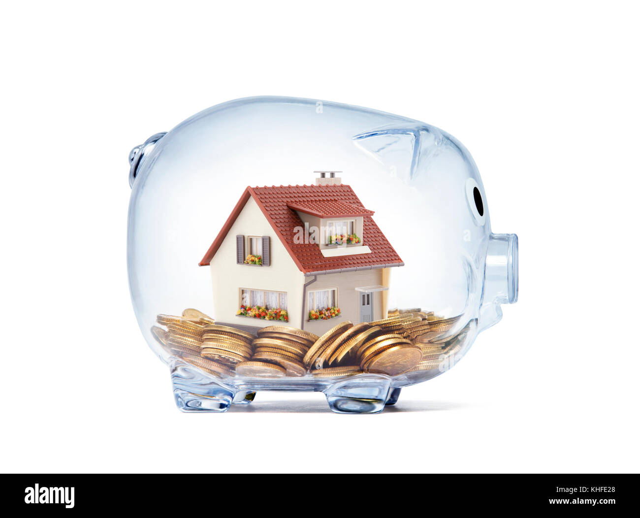 Haus auf Geld innen transparent Sparschwein mit Freistellungspfad Stockfoto