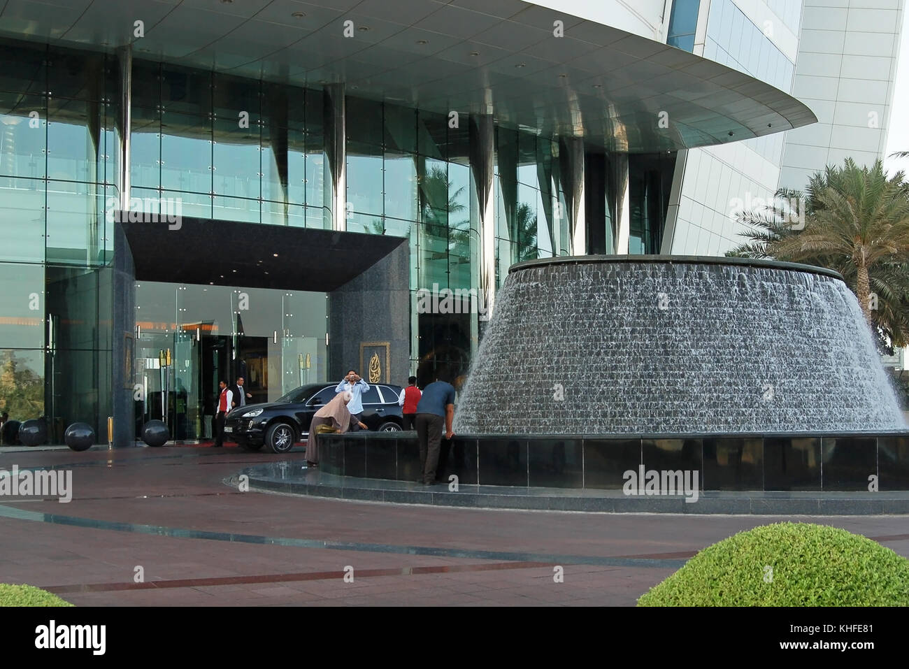 Der Hof und Eingang zur Lobby des Burj Al Arab Hotel, Dubai, VAE Stockfoto