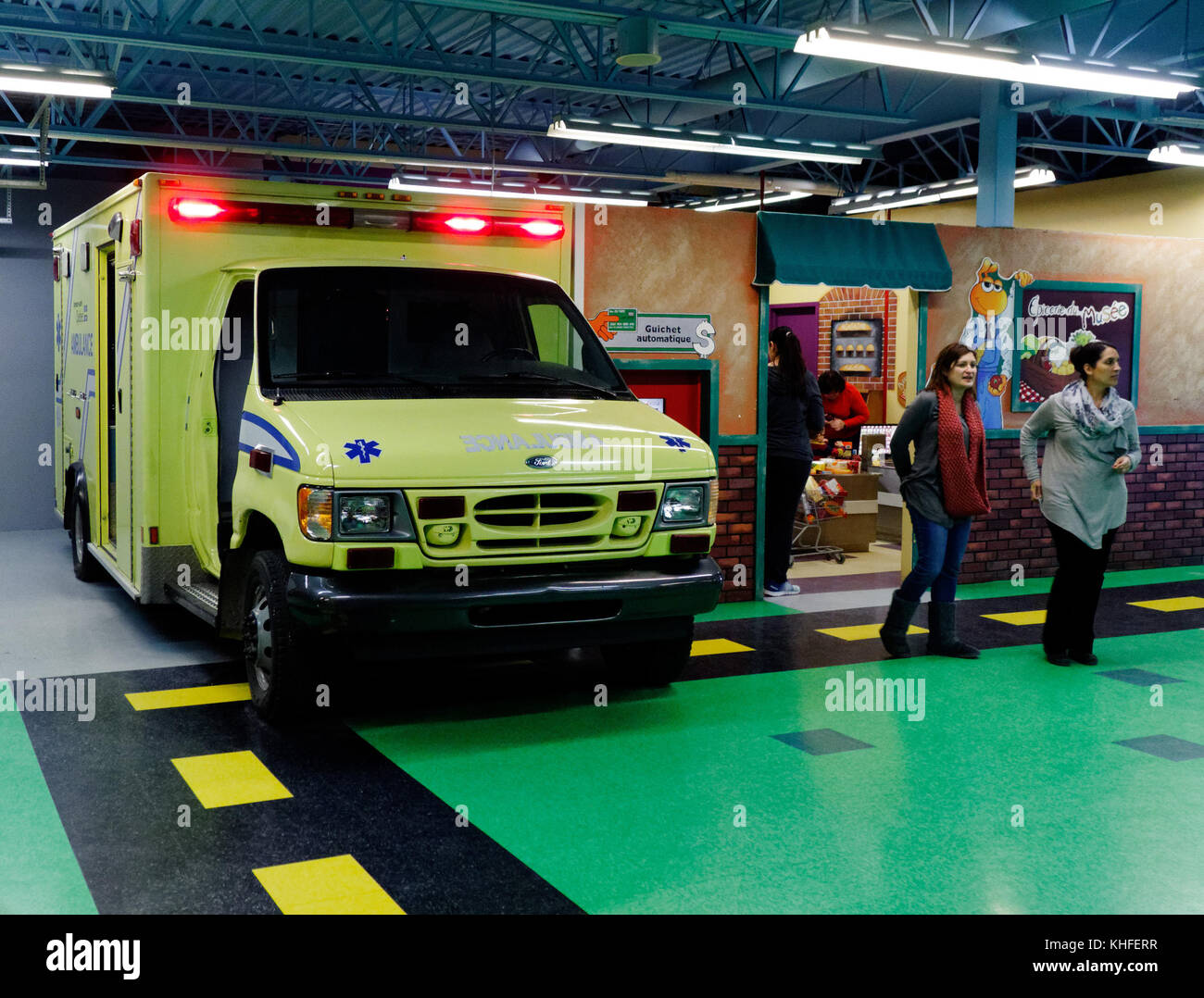 Anambulance im Musee D'Enfance indoor themed Play cenrtre in Laval, Quebec Stockfoto