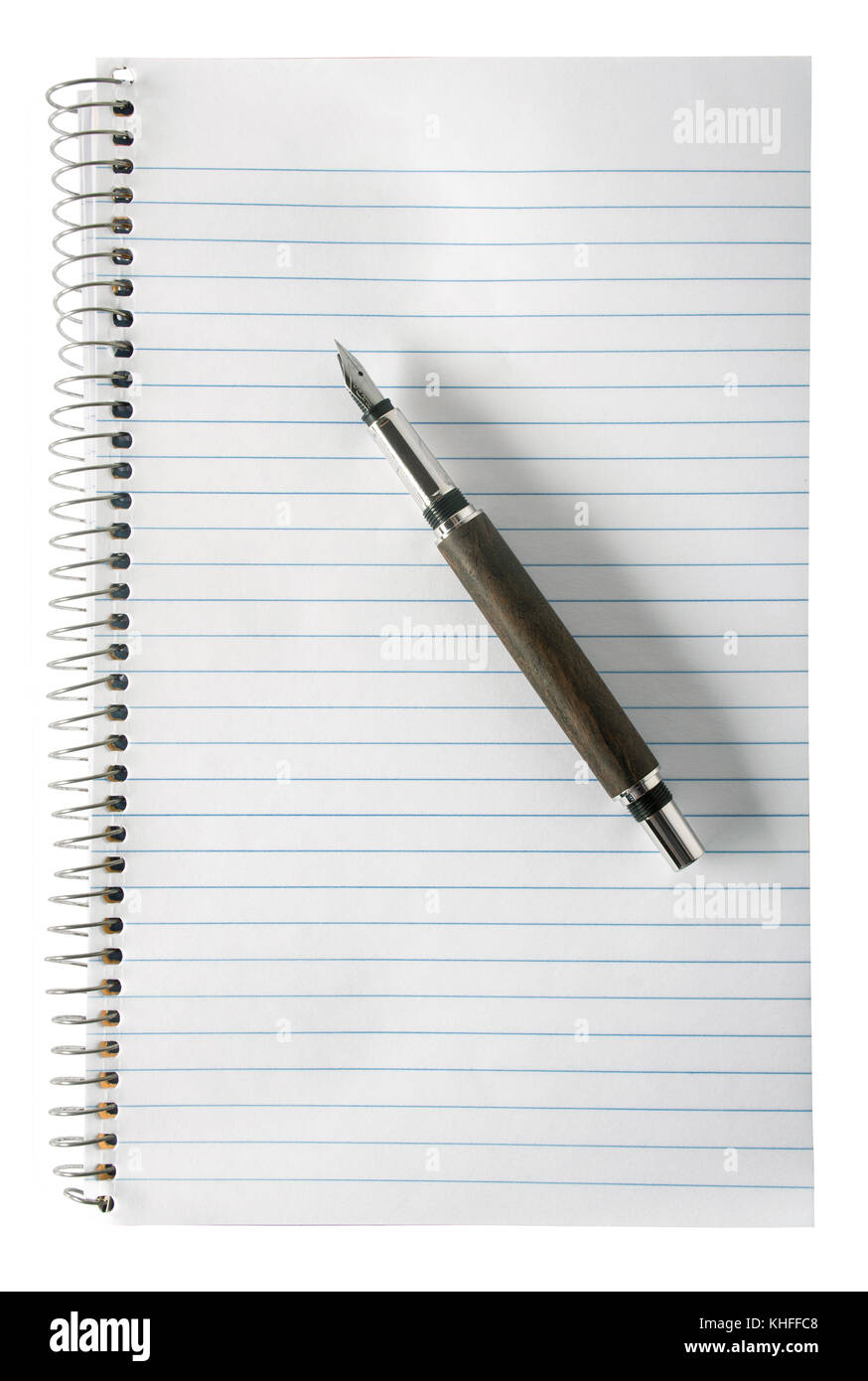 Ein leeres Notebook mit einem klassischen Holz- pen darauf sitzt. Stockfoto