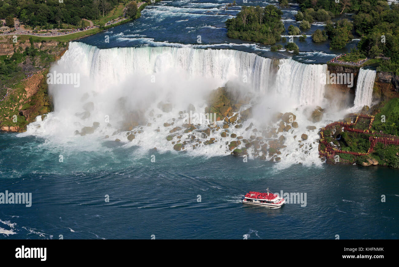 Amerikanische Niagara Falls und Kreuzfahrtschiff, USA Stockfoto