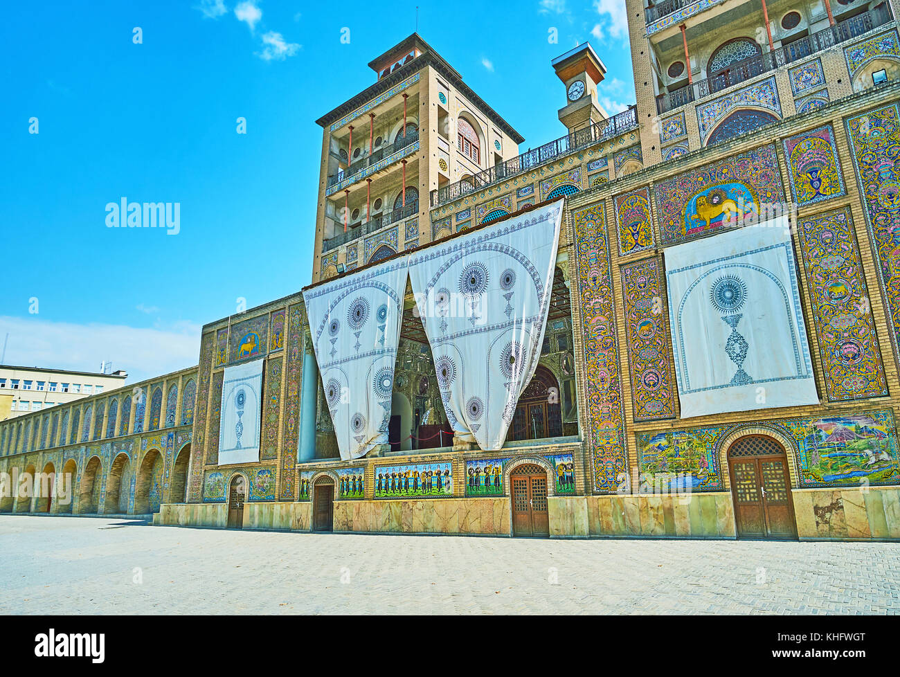 Teheran, Iran - Oktober 11, 2017: Das Gebäude der Sonne (shams-ol-emareh) Der golestan Palace verfügt über gemischte Stil der Europäischen und der persischen Architektur, auf der o Stockfoto