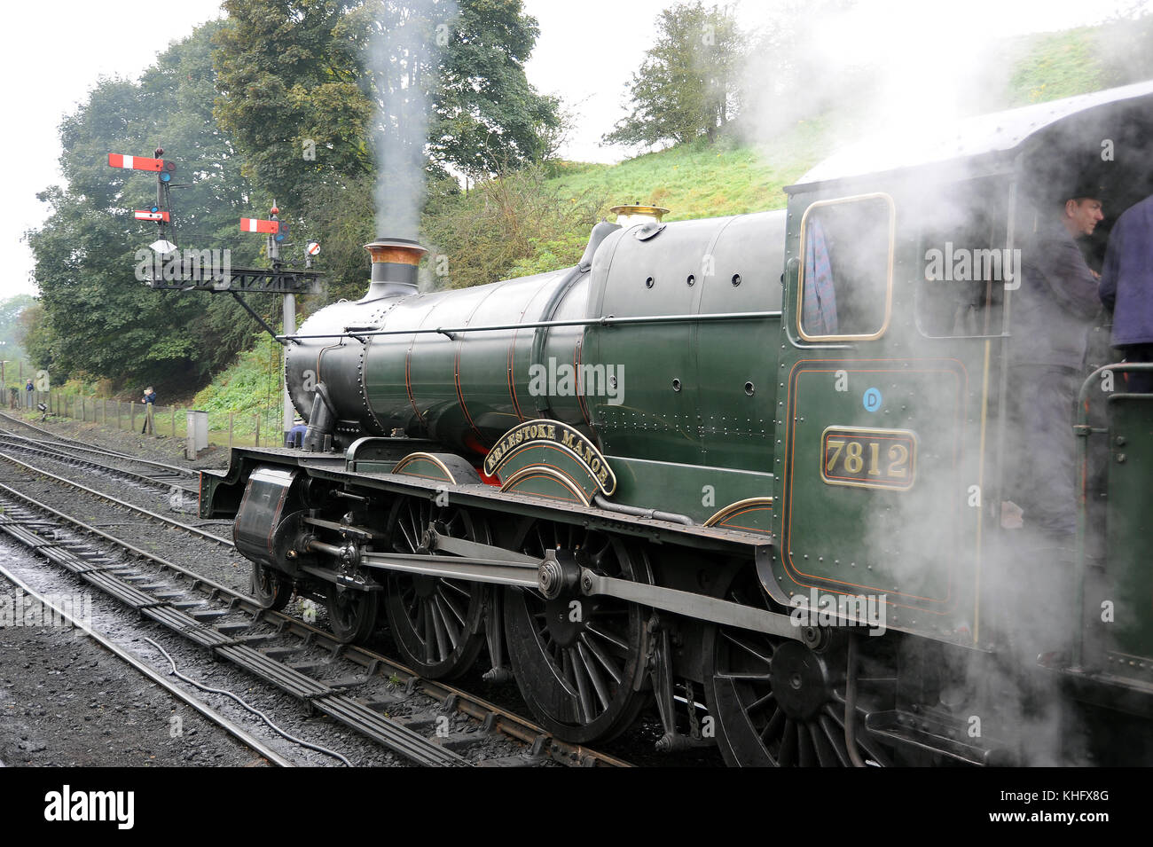 "Erlestoke Manor ' Warten auf der Straße weg von bridgnorth mit einem Güterzug. Severn Valley Railway. Stockfoto