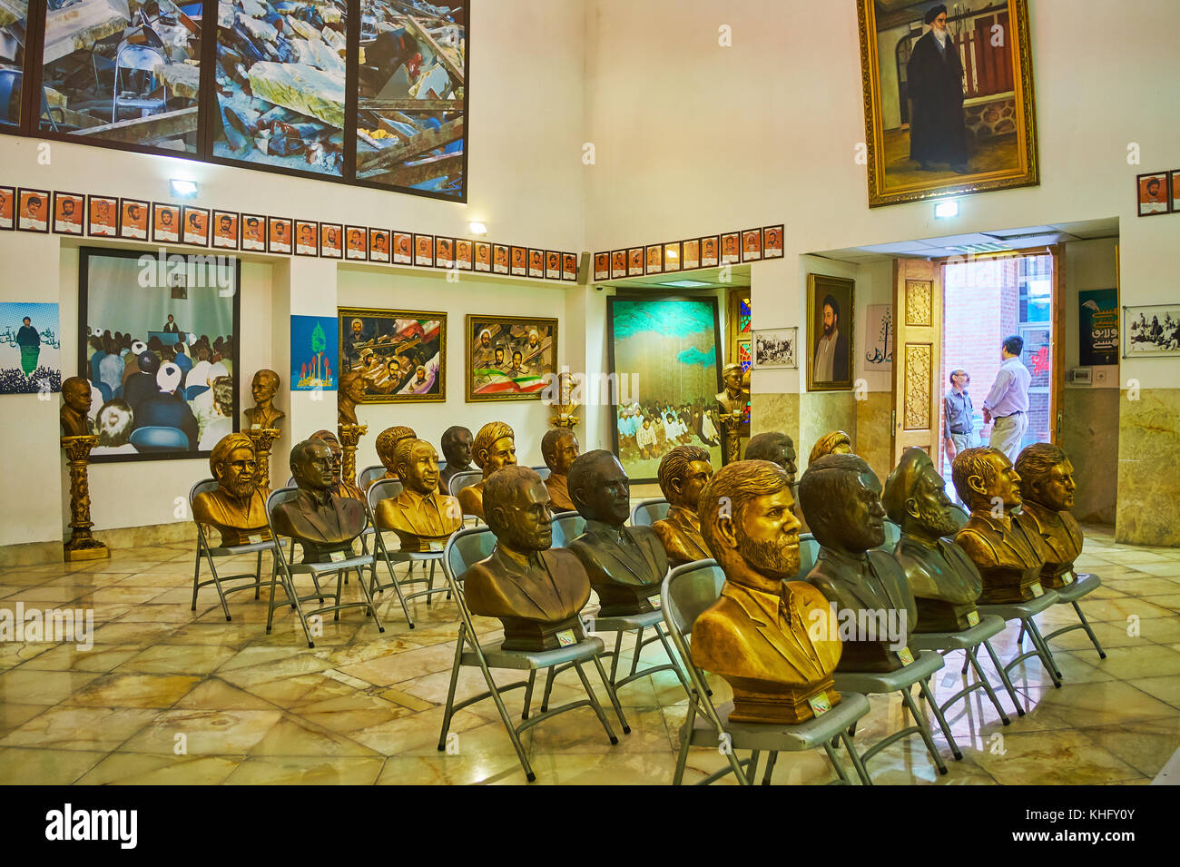 Teheran, Iran - Oktober 11, 2017: die Statuen der Mitglieder der islamisch Republikanischen Partei, in ihren Sitz geblasen, die Halle der kulturellen Komplex Stockfoto