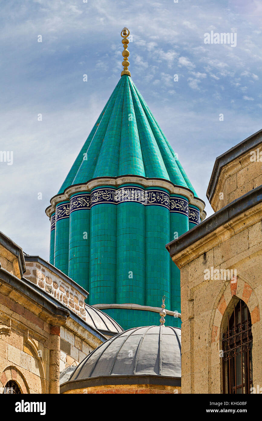 Blick über die grüne Kuppel des Mausoleums von mevlana in Konya, Türkei. Stockfoto