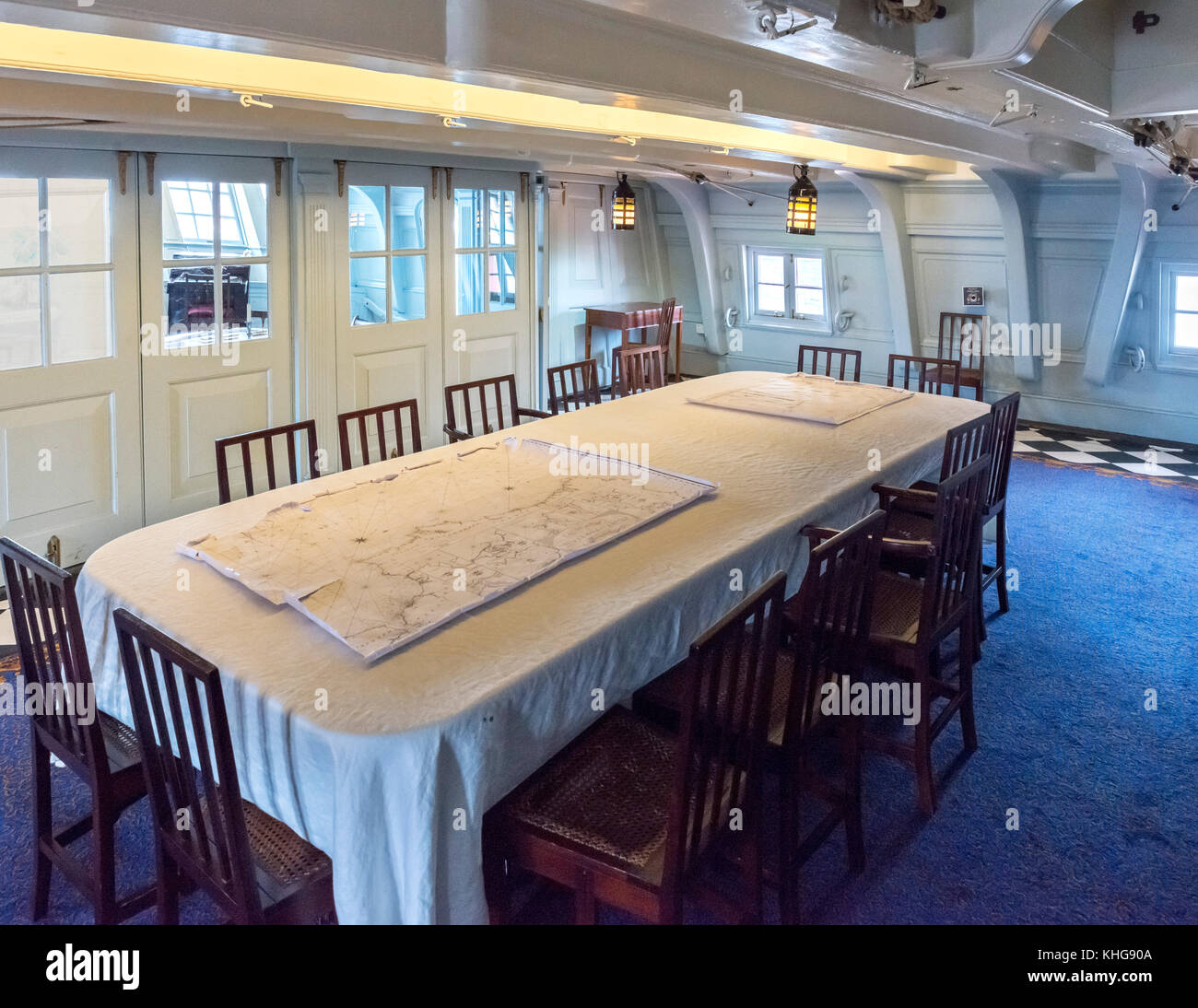 Admiral Nelson's Dining Kabine auf der HMS Victory, Portsmouth Historic Dockyard, Hampshire, England, Großbritannien Stockfoto