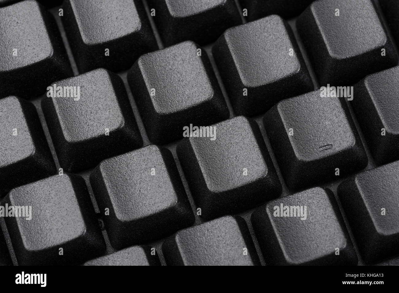 Schwarze Tastatur mit Blindfarbe QWERTY. Für Dateneingabe, E-Mail und Datenschutz, Darkweb, Daten-Cyberangriff, Technologiediebstahl in China, Cyber-Bedrohung, Hacktivismus Stockfoto