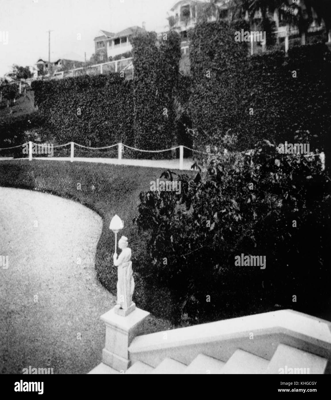 1 64031 Aussicht auf den Garten von den Stufen vor der Queenswood, Hamilton, Ca. 1922 Stockfoto