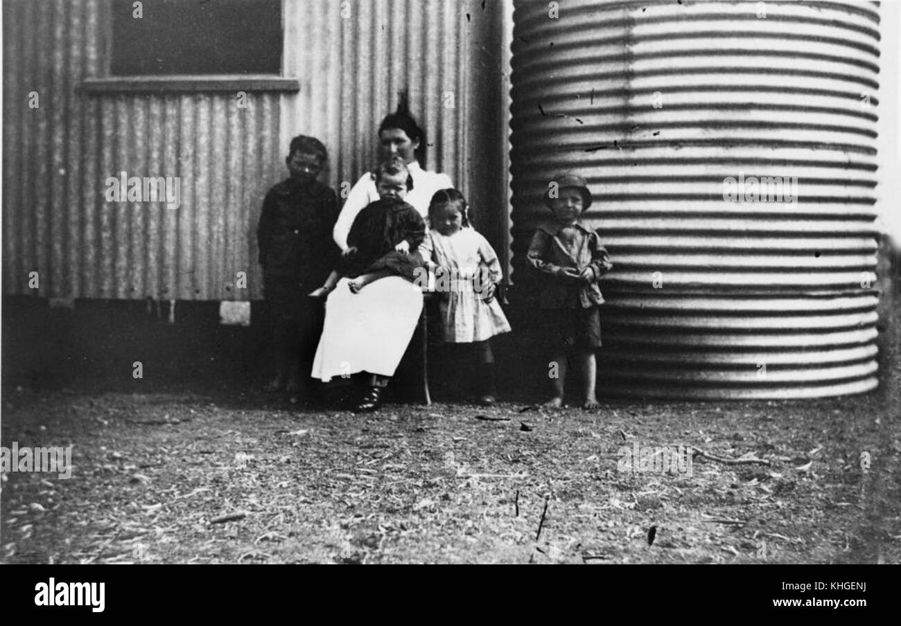 2 135853 die Begrenzung von Reiter Frau und Kinder am Fort Konstantin Station, 1911 Stockfoto
