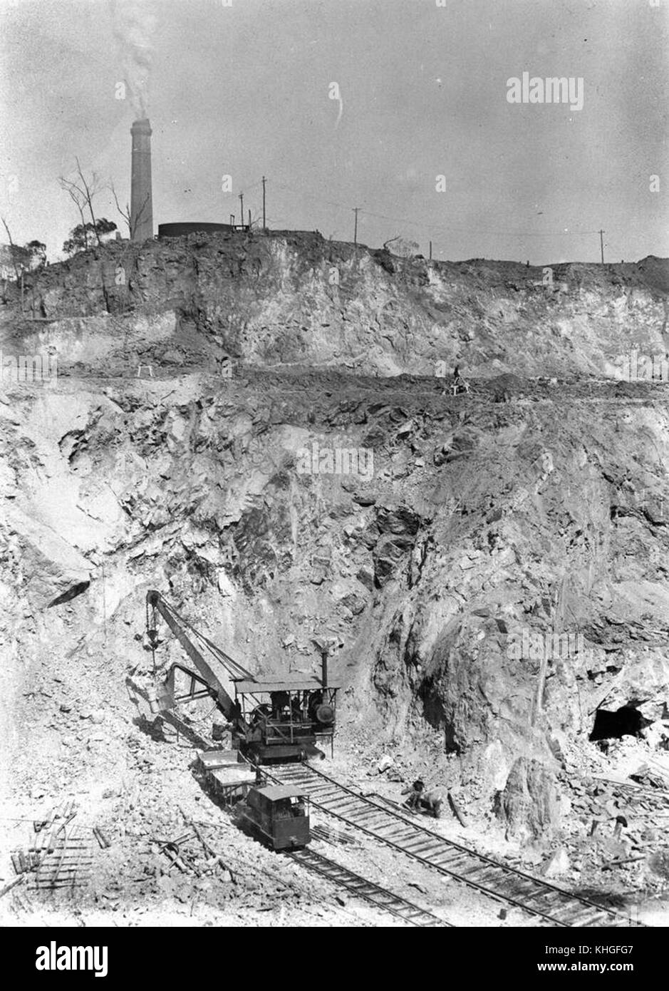 2 292623 Dampf Schaufel an der Arbeit in den Aufgeschnitten, Laden wetterte Kohle wagen, Mt. Morgan, 1908 Stockfoto