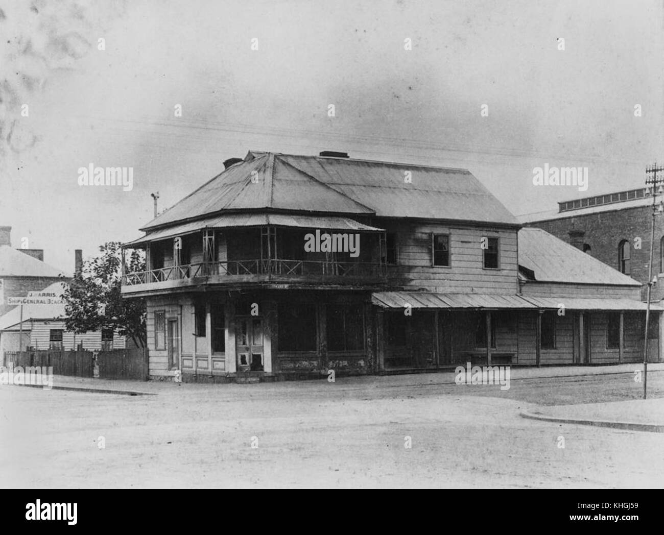 Dieses Foto zeigt das Temperance Boarding House in Brisbane, aufgenommen um 1895. Das Haus war wahrscheinlich eine bedeutende Einrichtung für die Mäßigkeitsbewegung im späten 19. Jahrhundert. Stockfoto