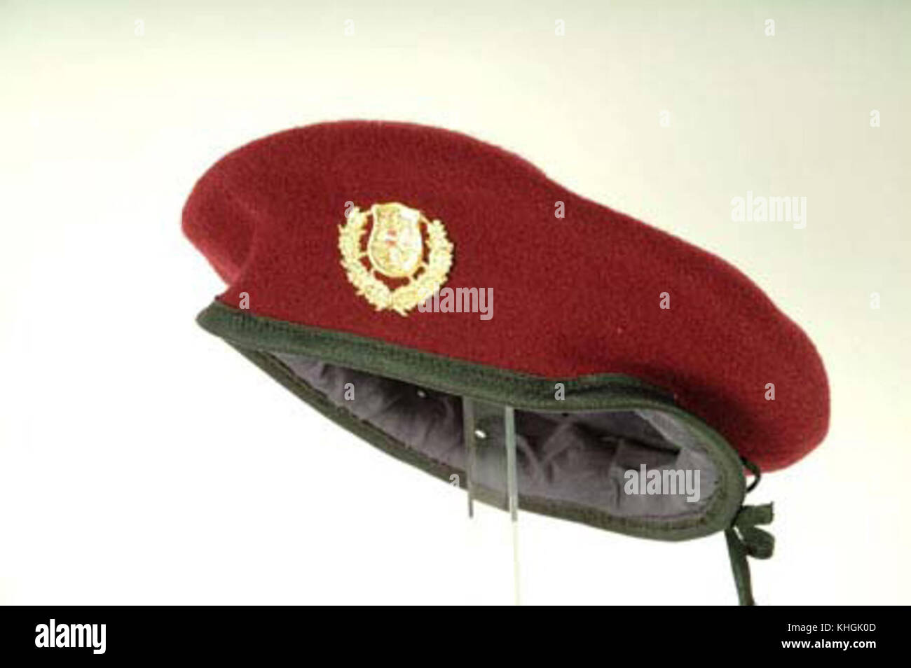 Bundespolizei Barett weinrot Stockfoto