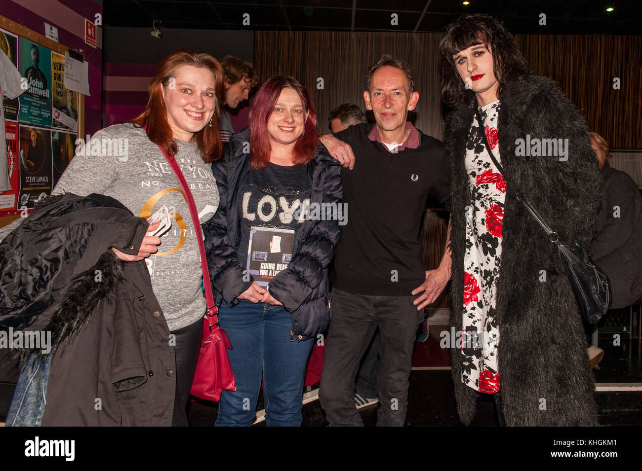 Birmingham, Großbritannien. 15 Nov, 2017. Steve Lamacq präsentiert "taub gehen Für ein Leben "Auf der Glee Club, Birmingham. Credit: Ken Harrison/Alamy leben Nachrichten Stockfoto