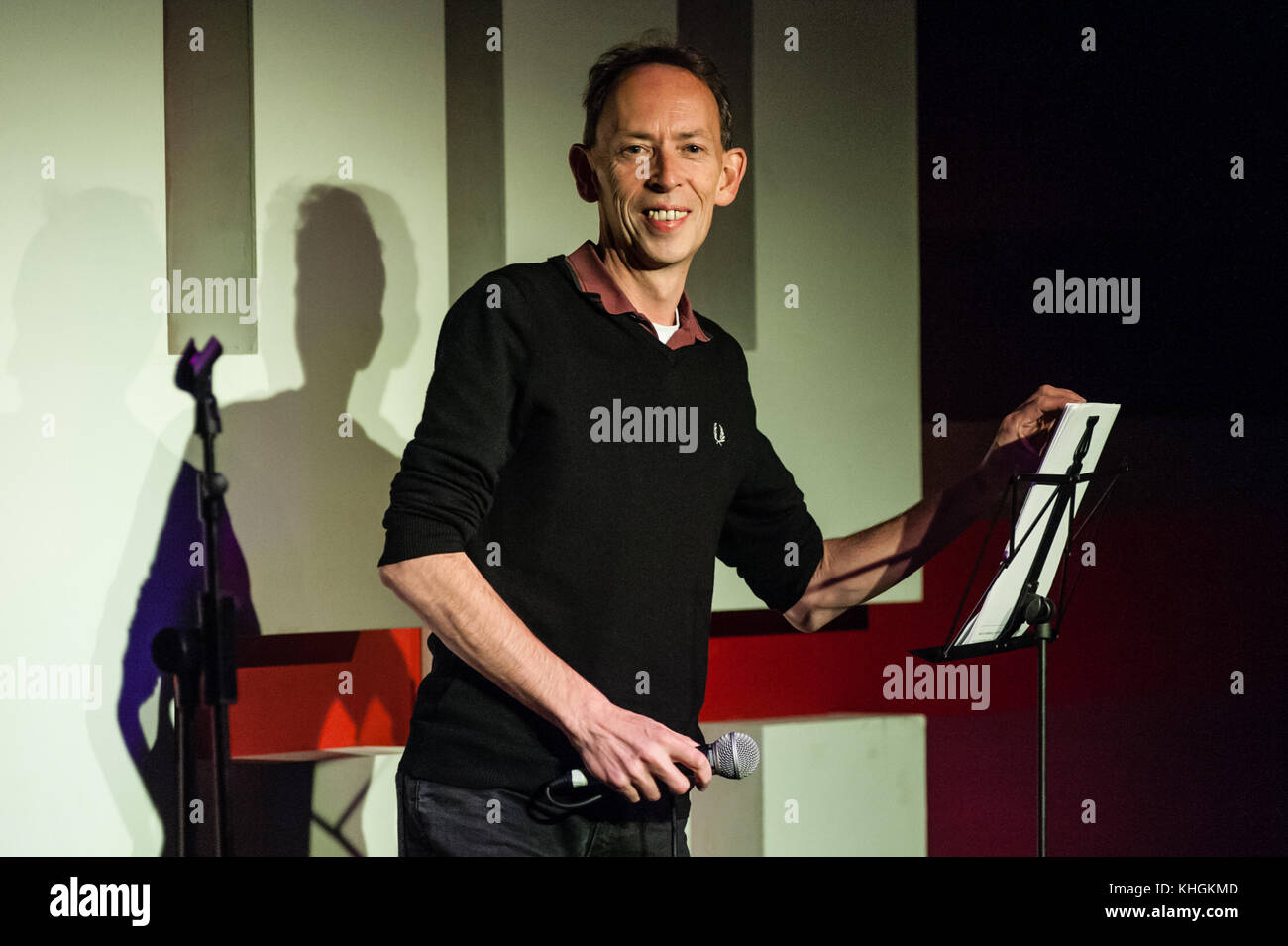 Birmingham, Großbritannien. 15 Nov, 2017. Steve lamacq präsentiert 'Going deaf for a Living" auf der Glee Club, Birmingham. Credit: Ken Harrison/alamy leben Nachrichten Stockfoto