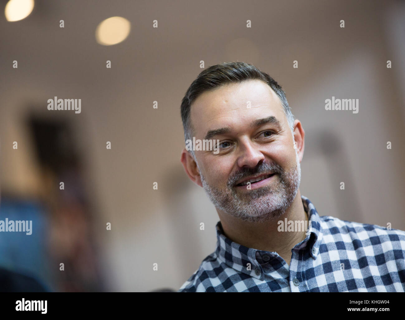 Birmingham, Großbritannien. 18 Nov, 2017. Gavin Emmett ein Kommentator von BT Sport Unterhaltung mit Niall McKenzie über 2018 Pläne Credit: Steven roe/Alamy leben Nachrichten Stockfoto