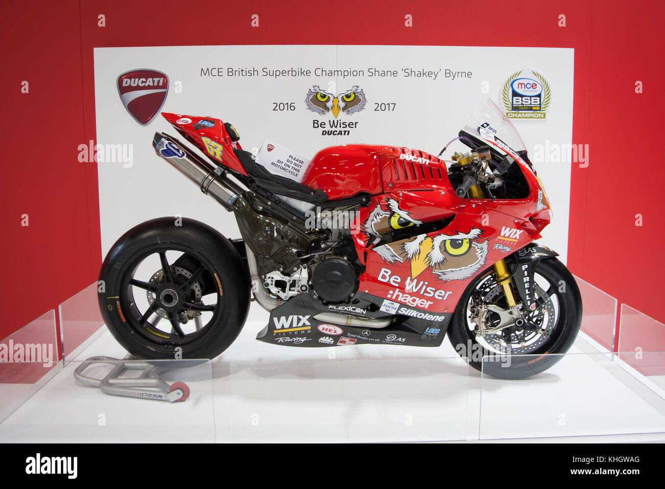 Birmingham, Großbritannien. 18 Nov, 2017. Shane Byrne British Superbikes Meisterschaft Ducati gewinnen auf der Anzeige dieses Bike nahm ihn in seine sechste Titel Credit: Steven roe/Alamy leben Nachrichten Stockfoto