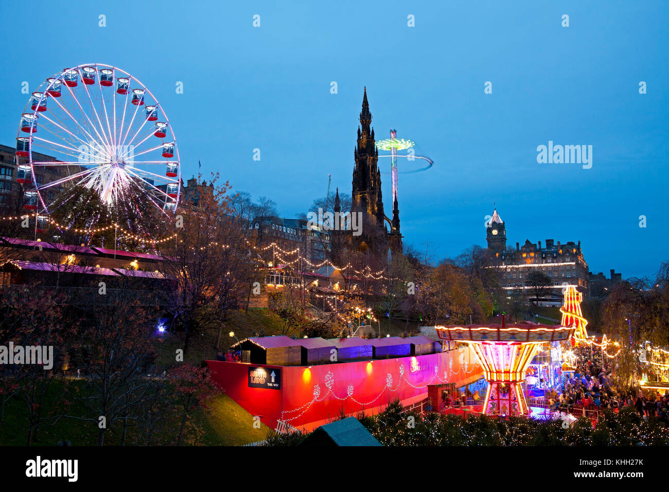 Edinburgh, Schottland, Großbritannien. 19 Nov, 2017. Weihnachten Licht Nacht einschalten. Stockfoto