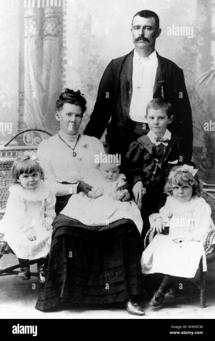 1 164167 William und Margaret Johnston mit ihren Kindern Stockfoto